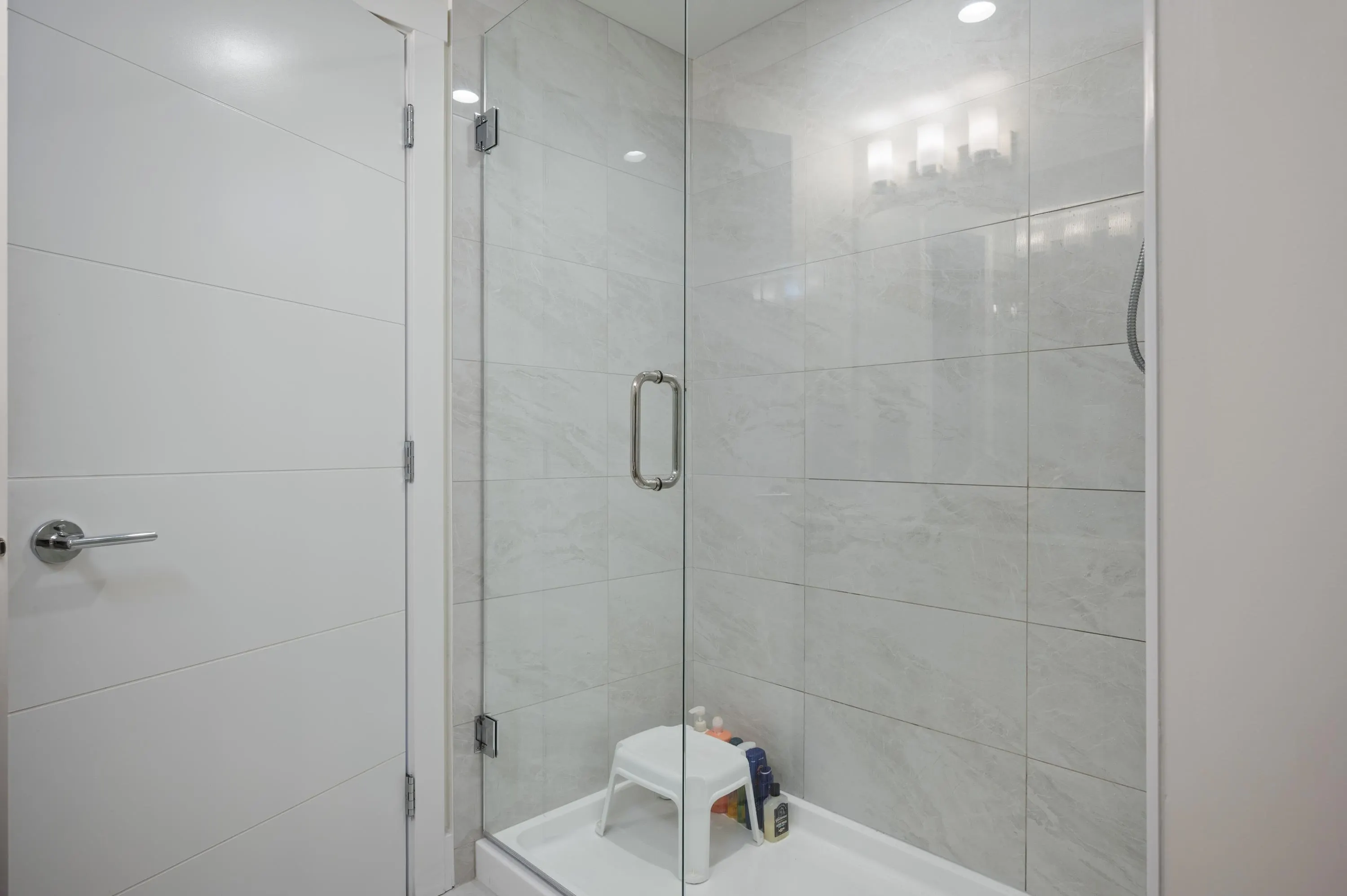 207 6950 Nicholson Road