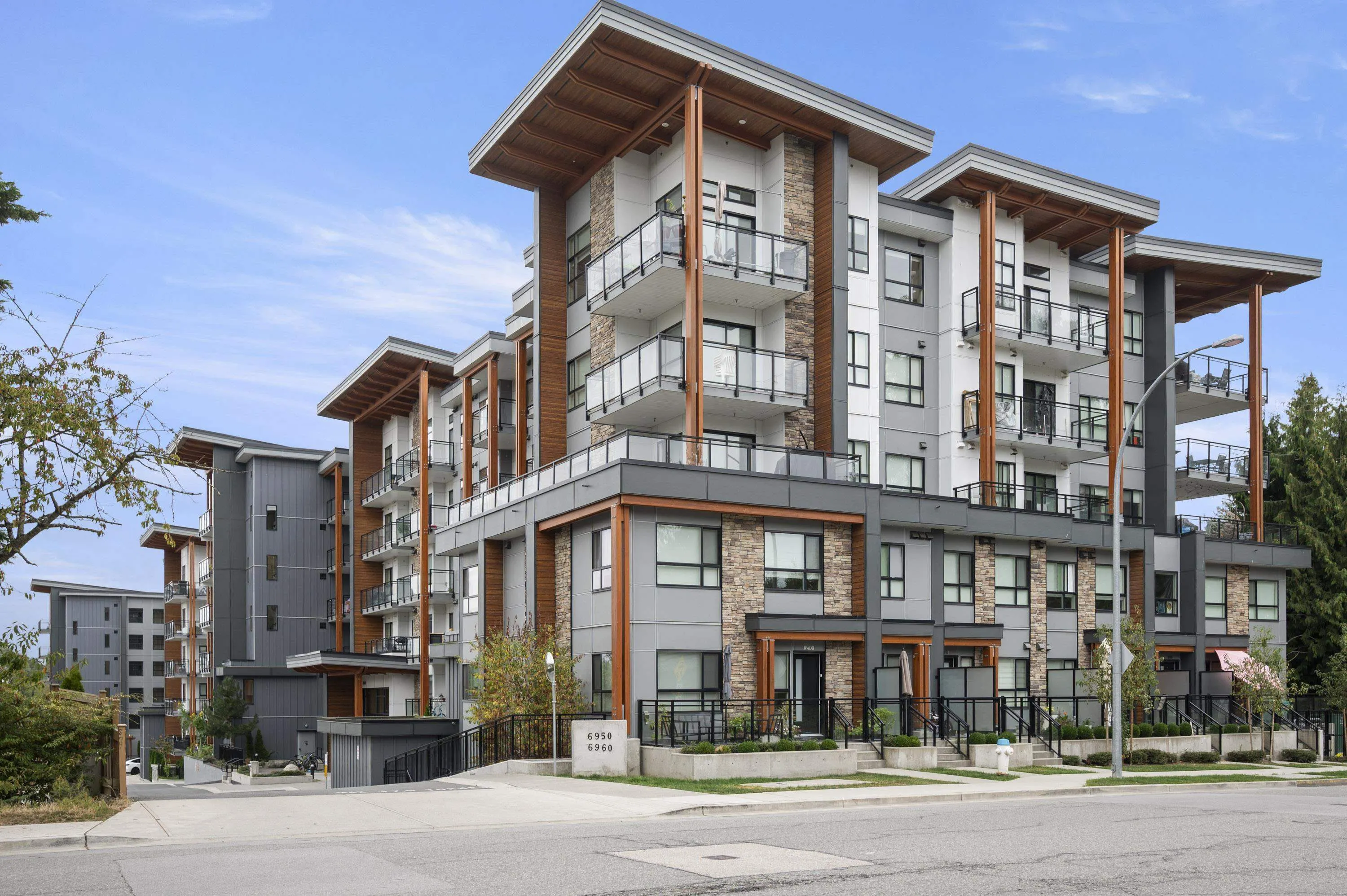 207 6950 Nicholson Road