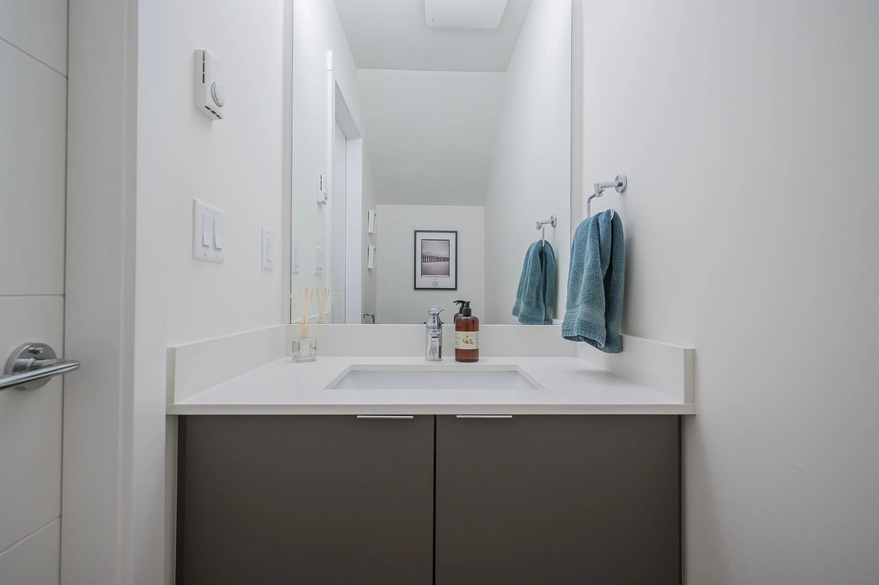 207 6950 Nicholson Road