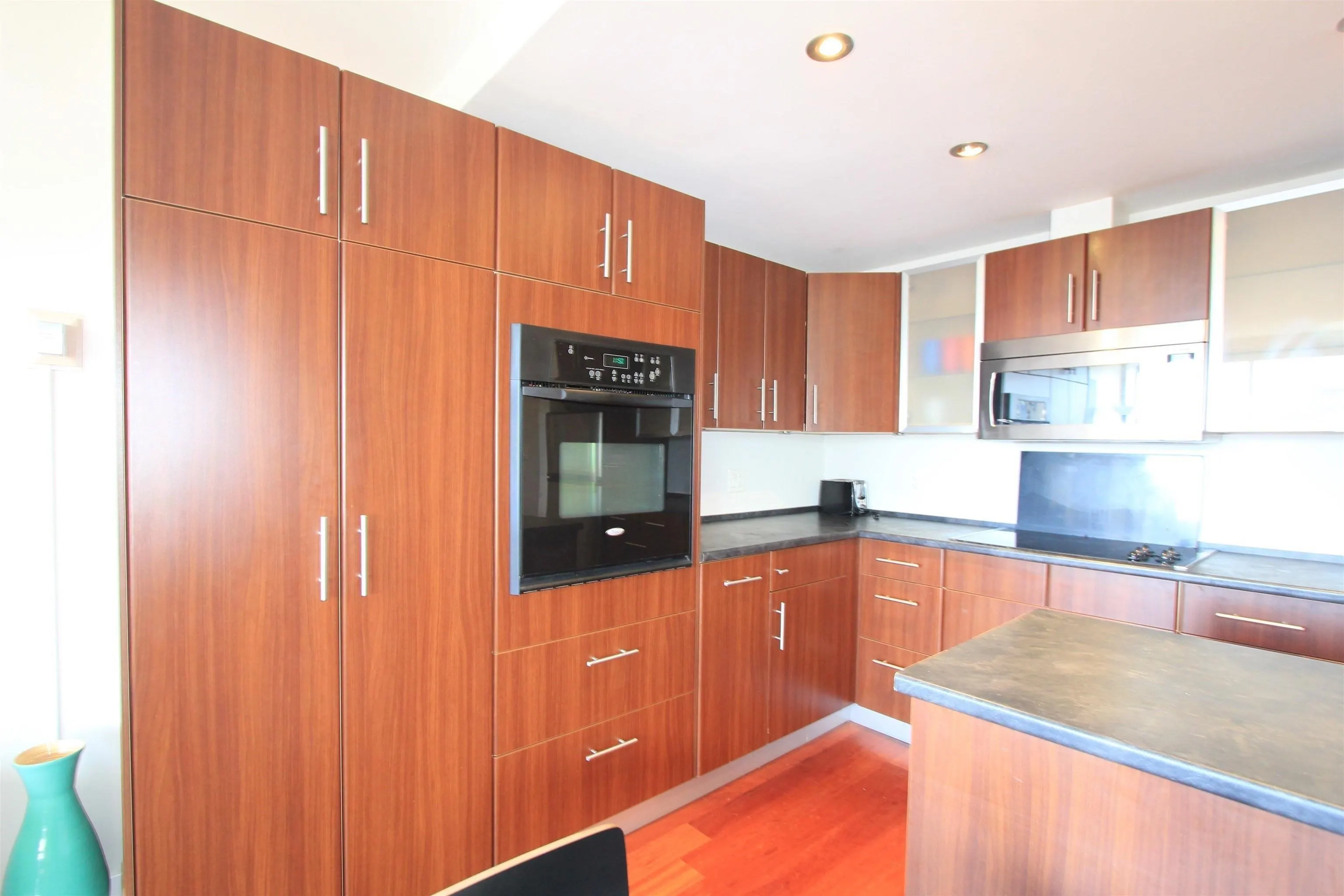 1908 1850 Comox Street