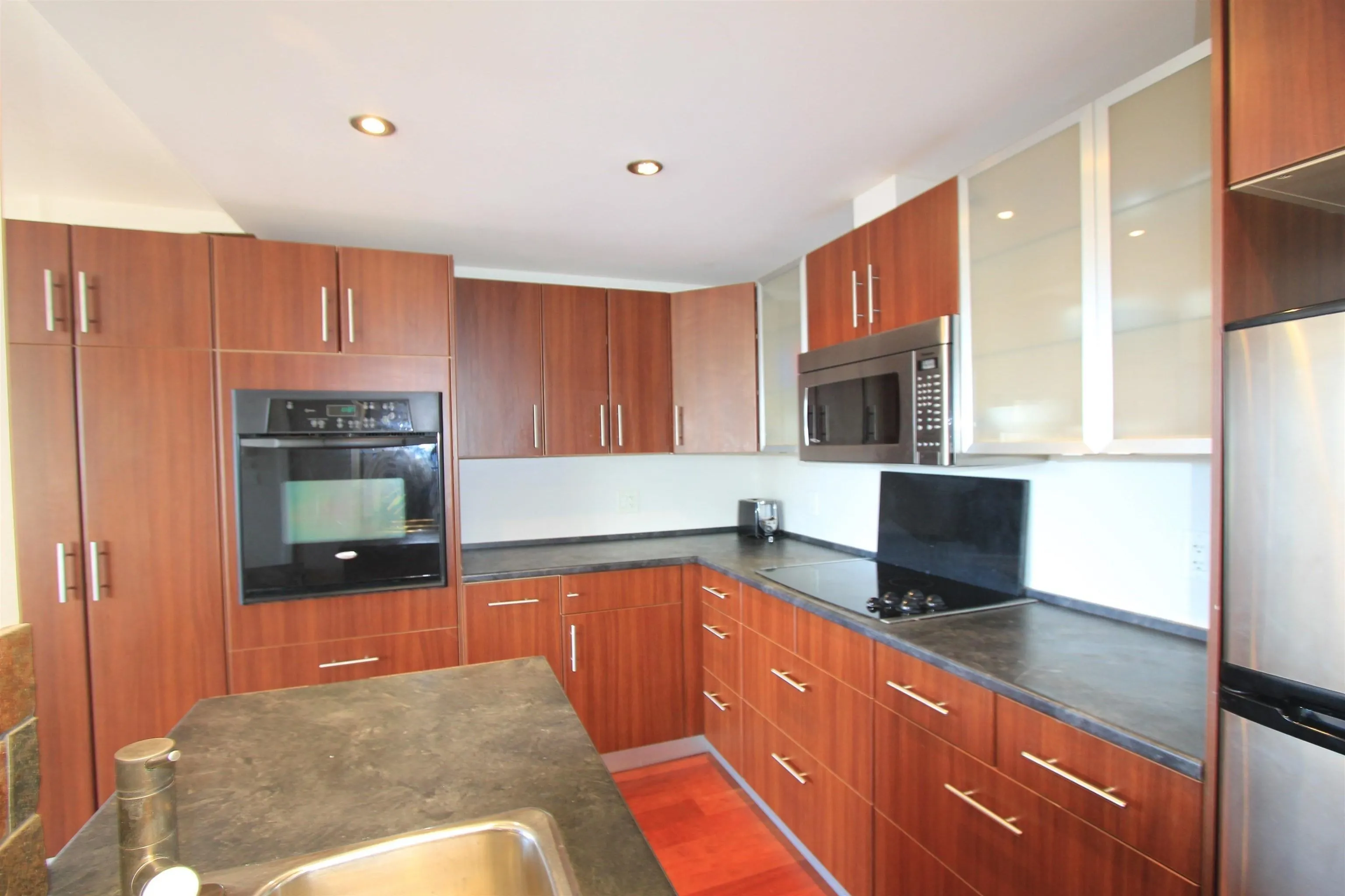 1908 1850 Comox Street