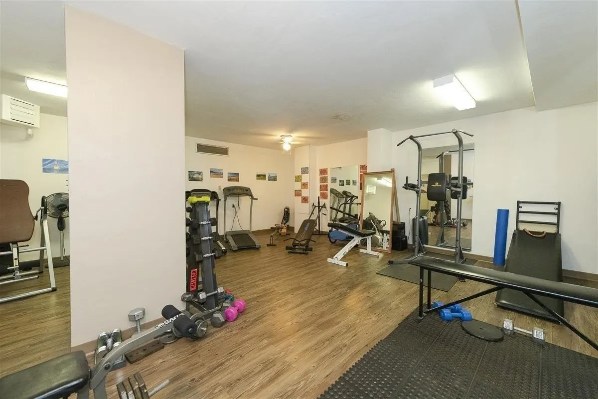 1908 1850 Comox Street