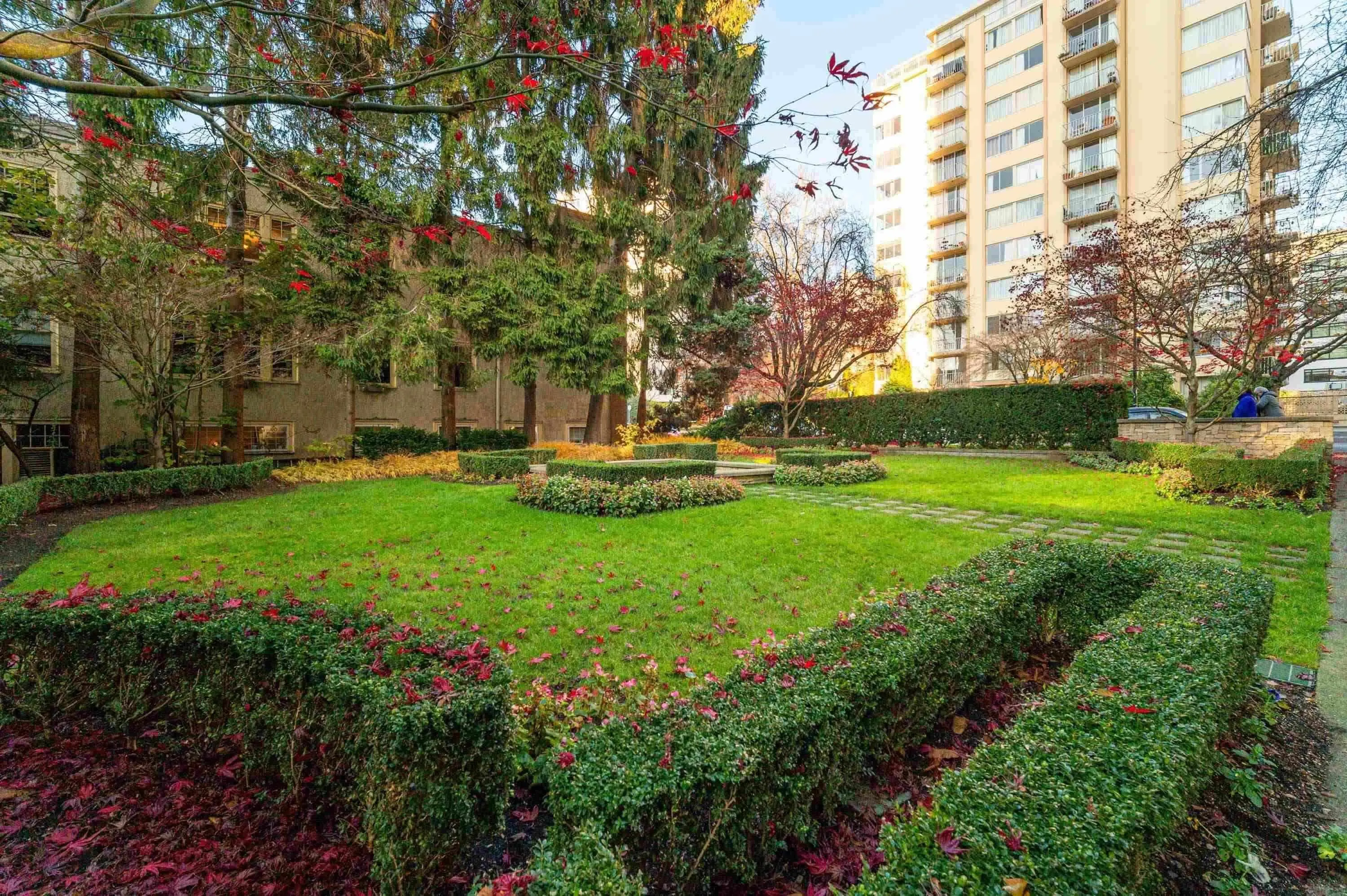 1908 1850 Comox Street