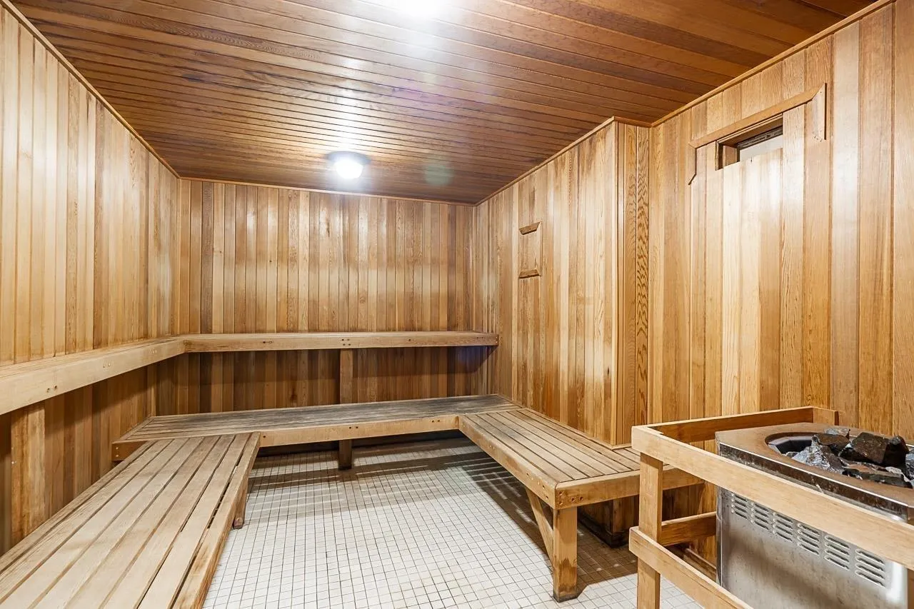 1908 1850 Comox Street