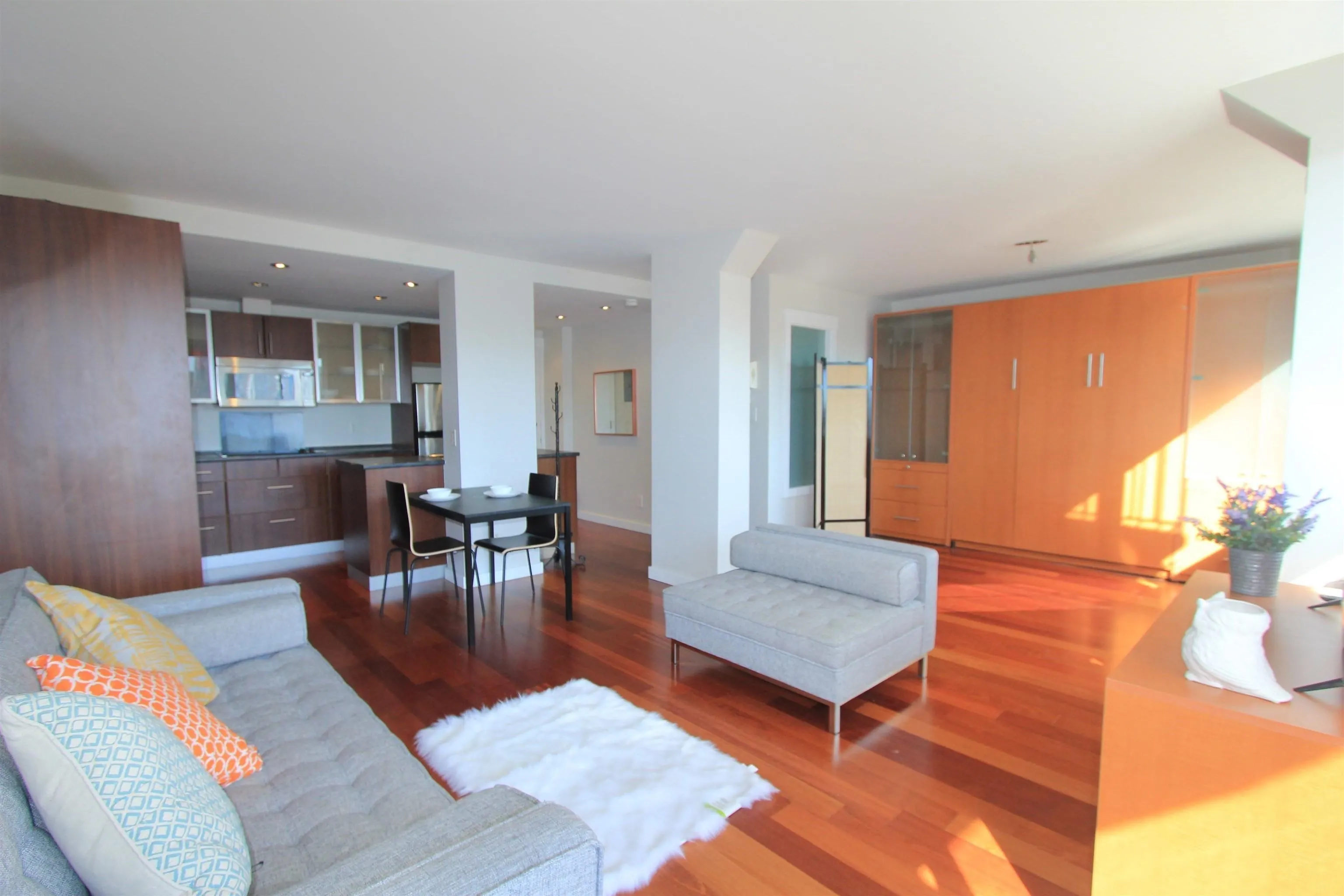 1908 1850 Comox Street