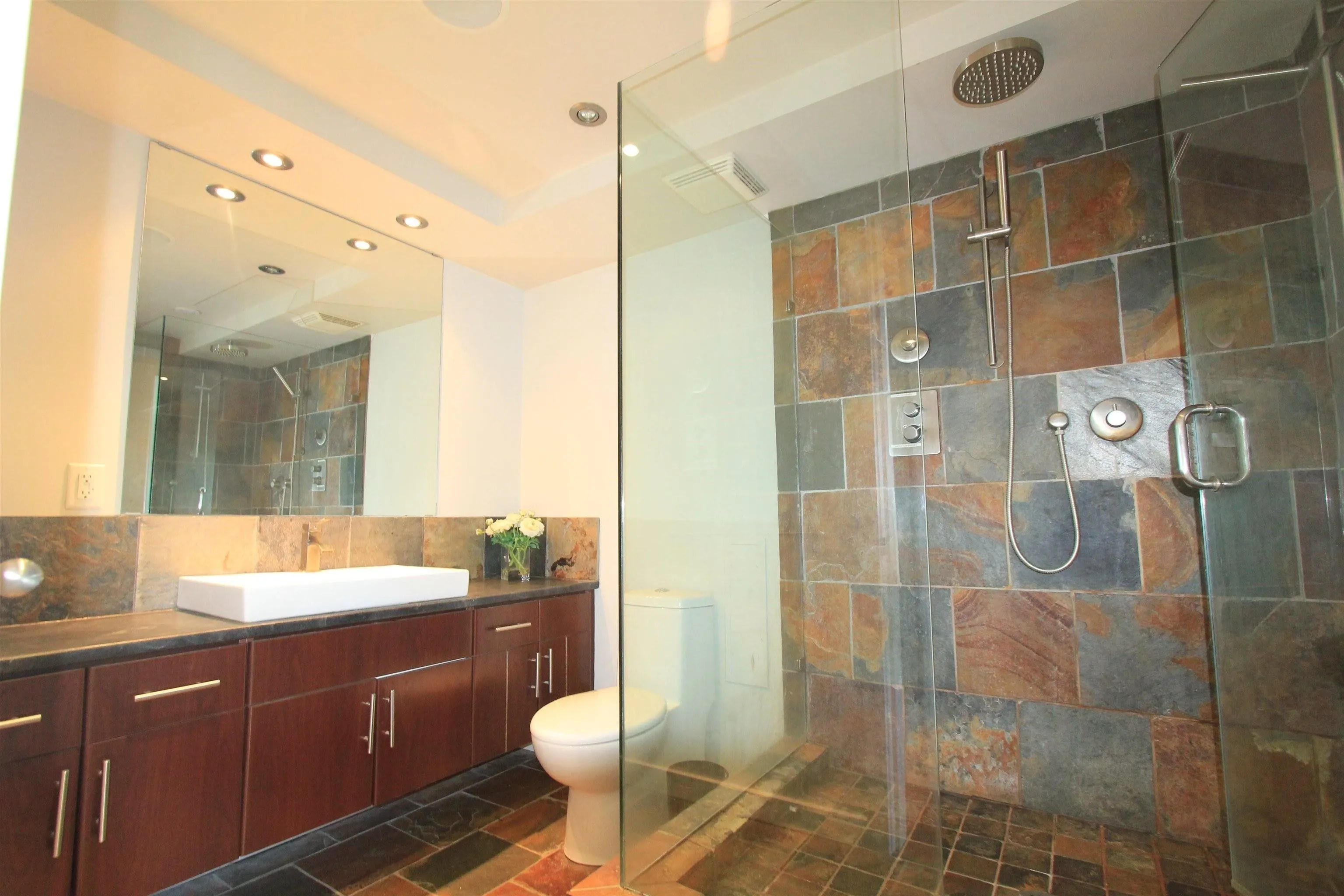 1908 1850 Comox Street