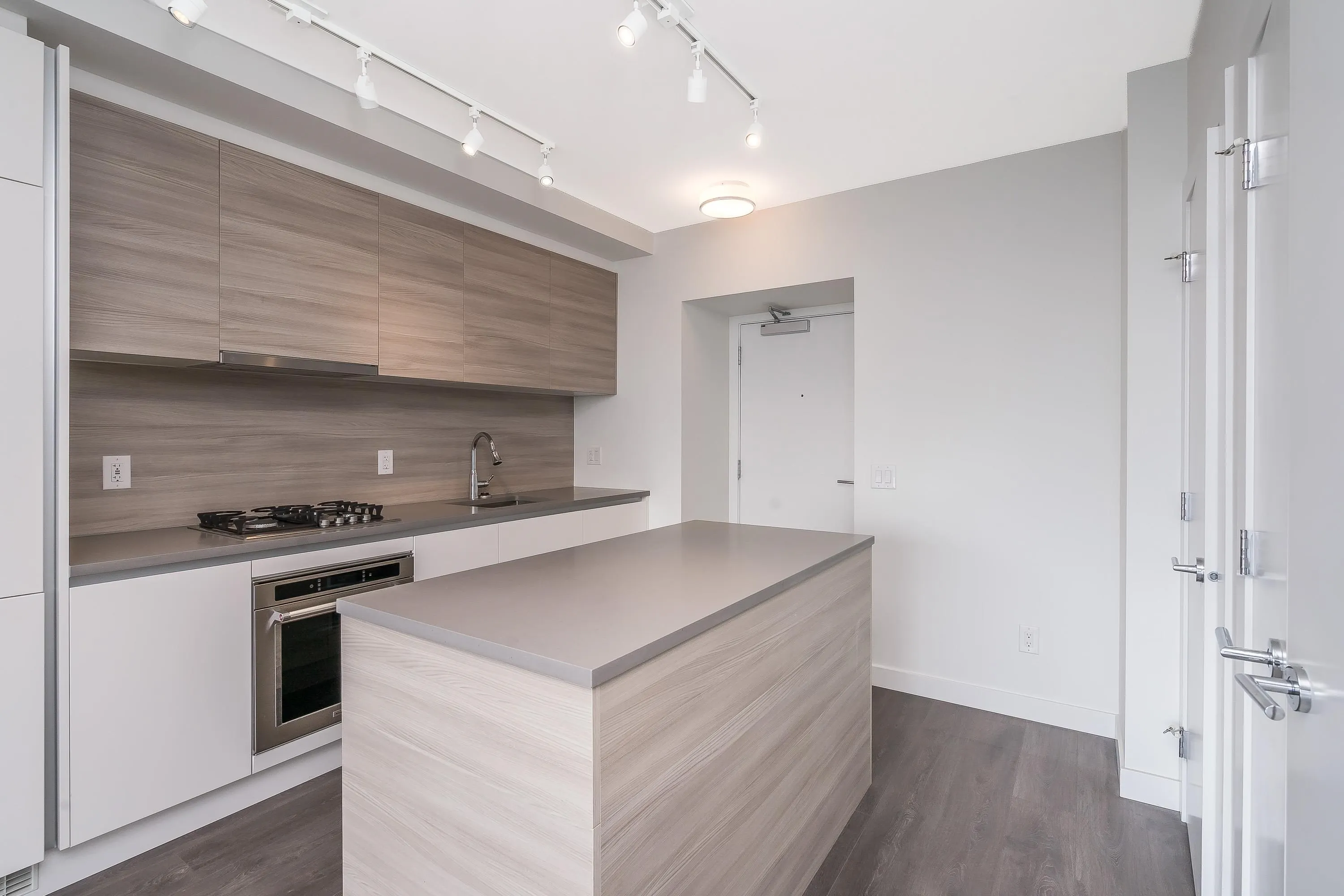 1405 657 Whiting Way