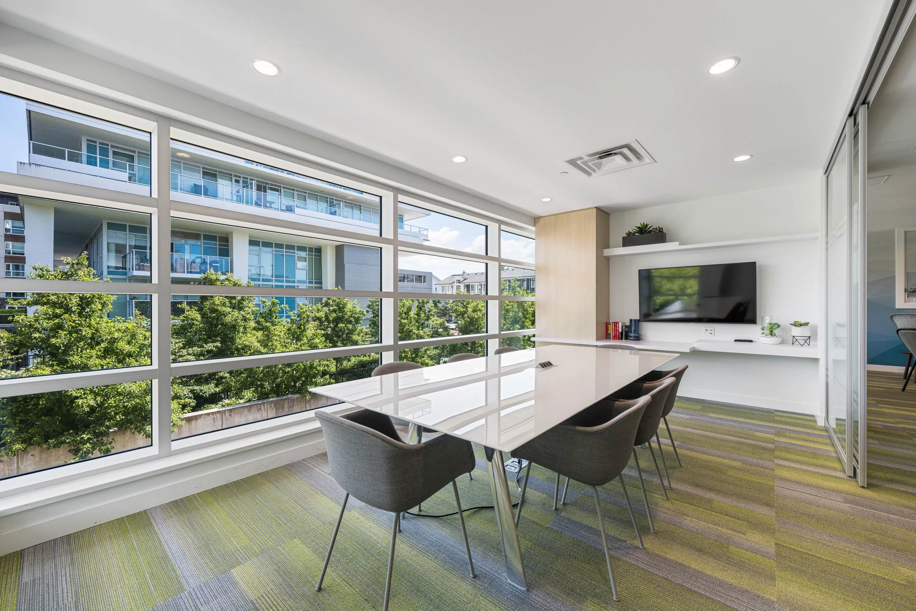 1405 657 Whiting Way