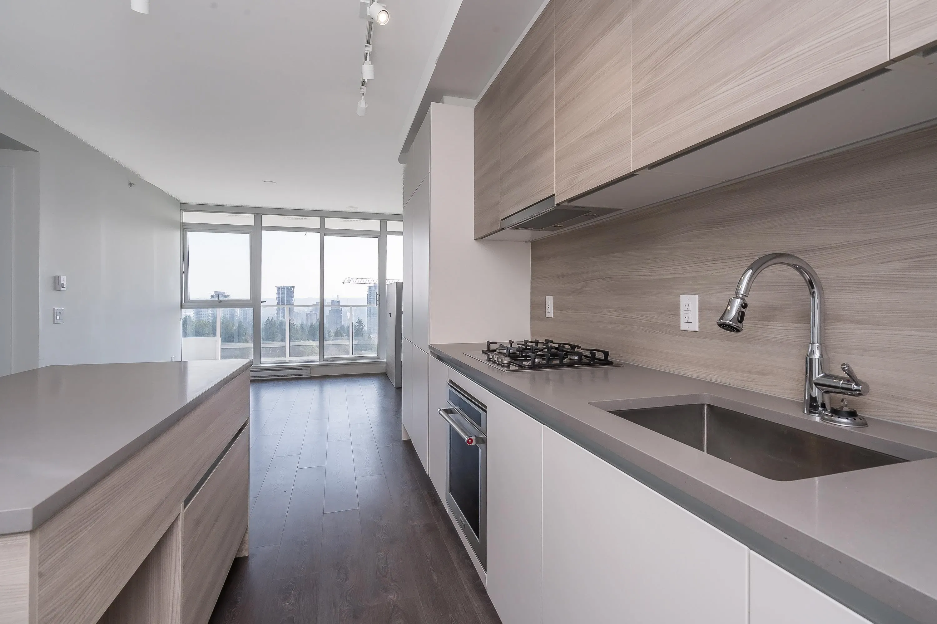 1405 657 Whiting Way