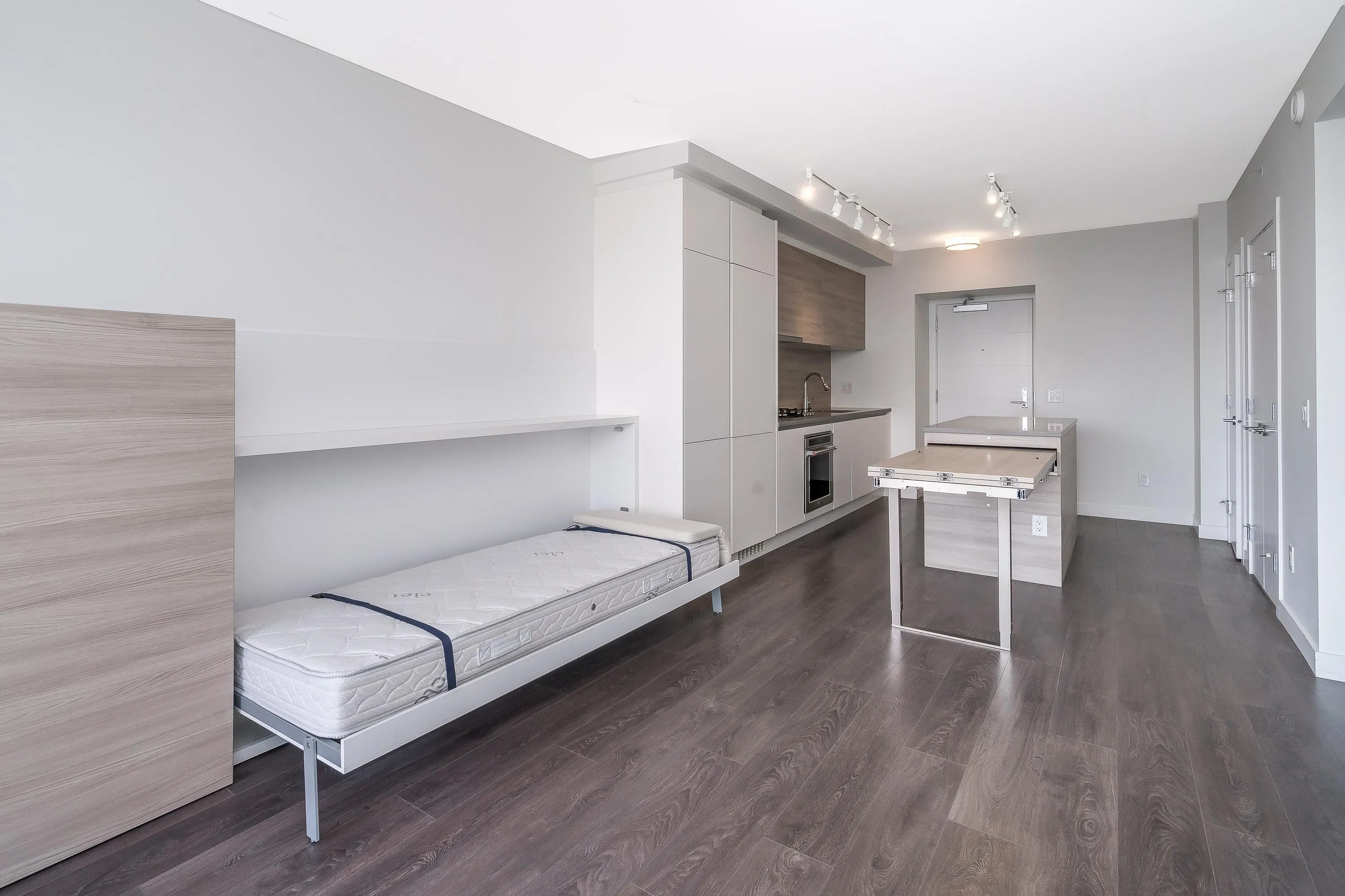 1405 657 Whiting Way