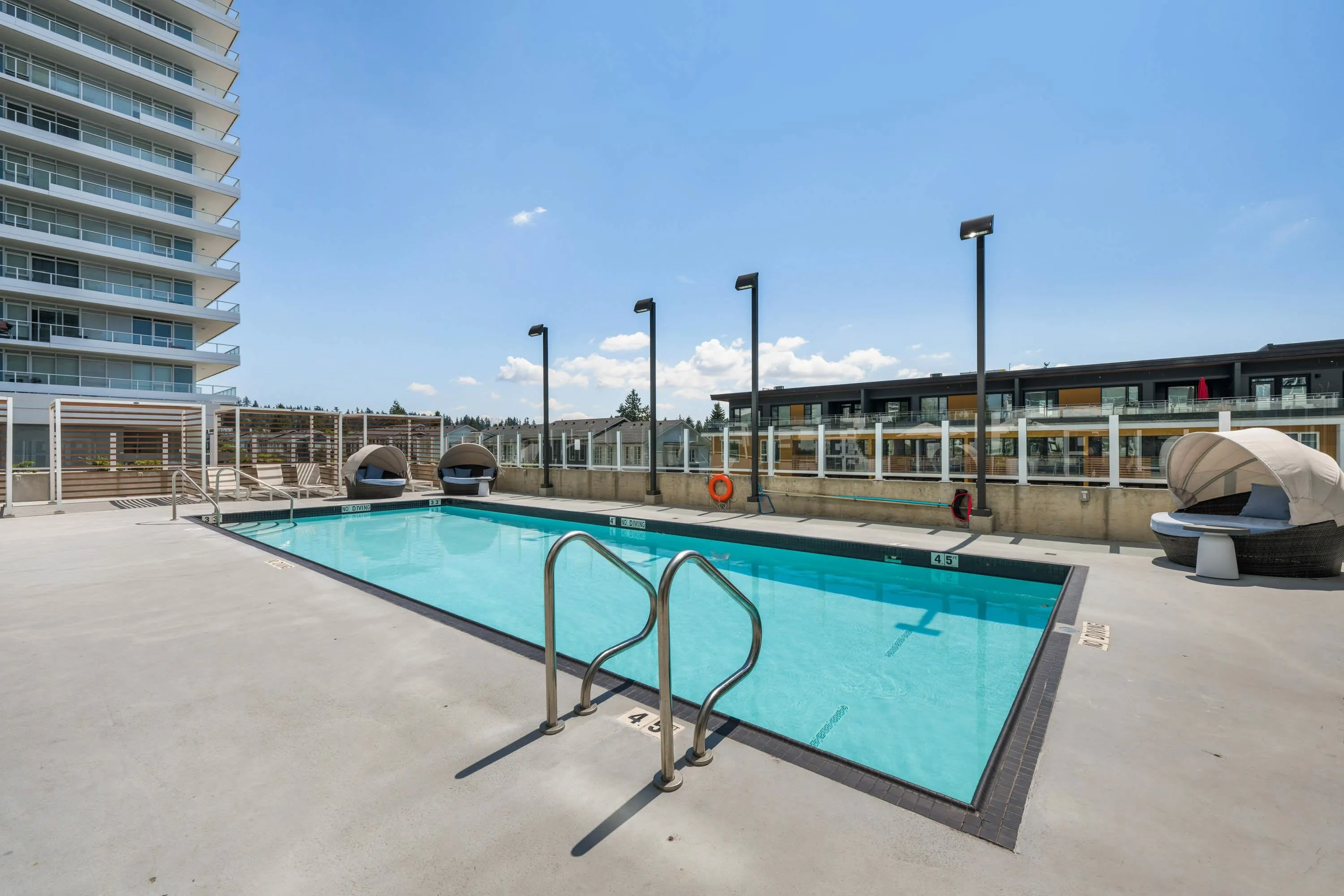 1405 657 Whiting Way