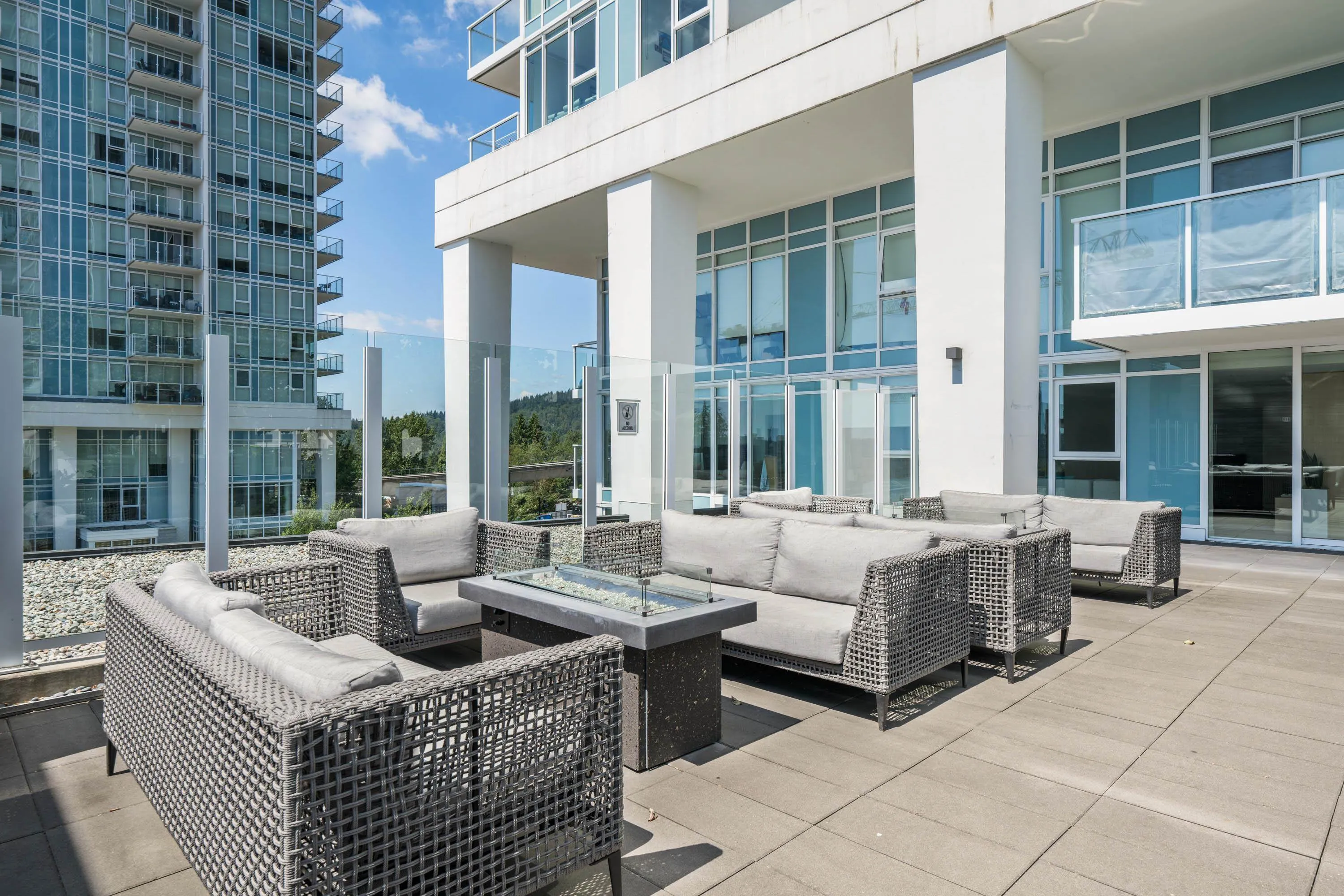 1405 657 Whiting Way