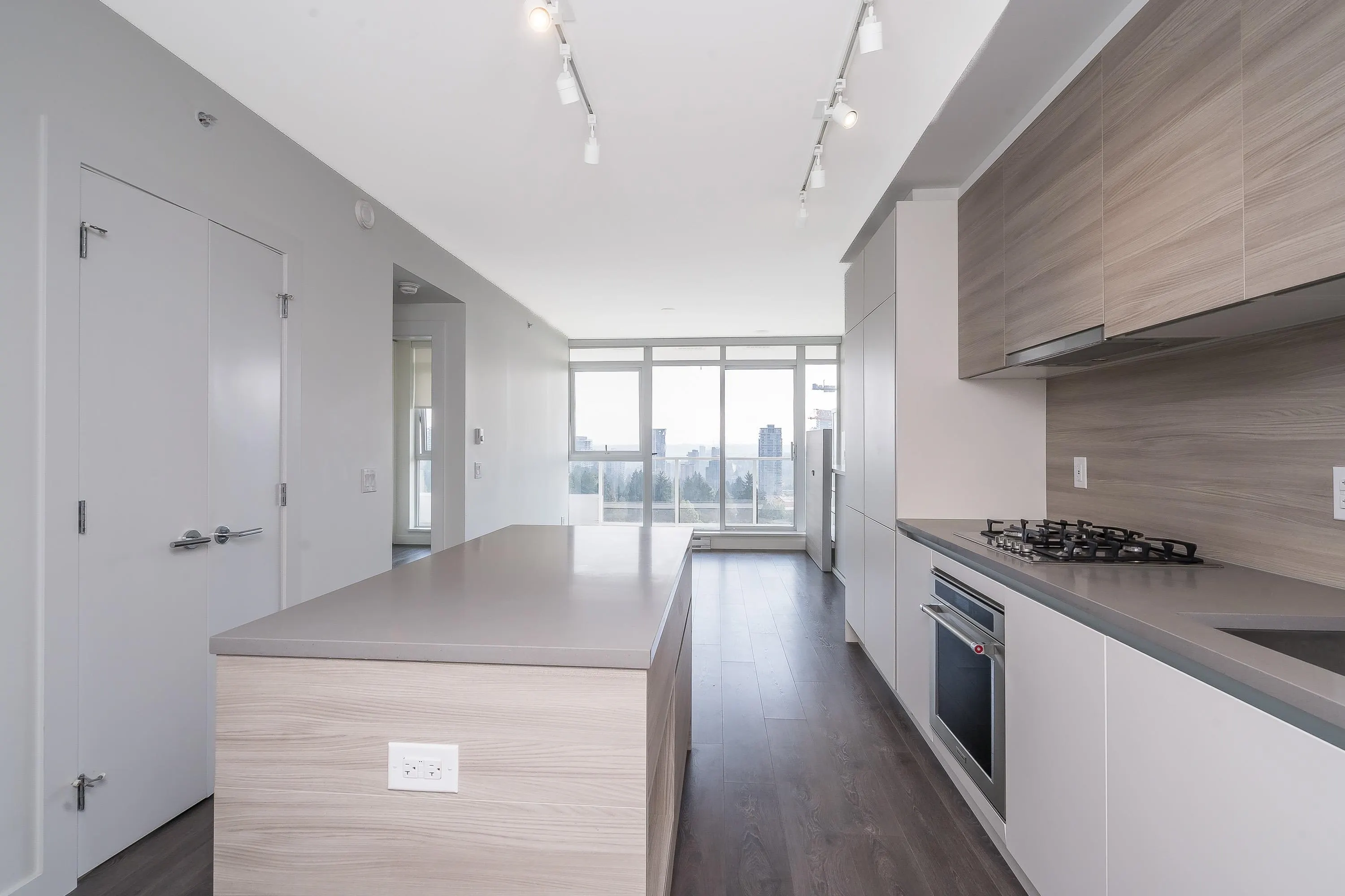 1405 657 Whiting Way