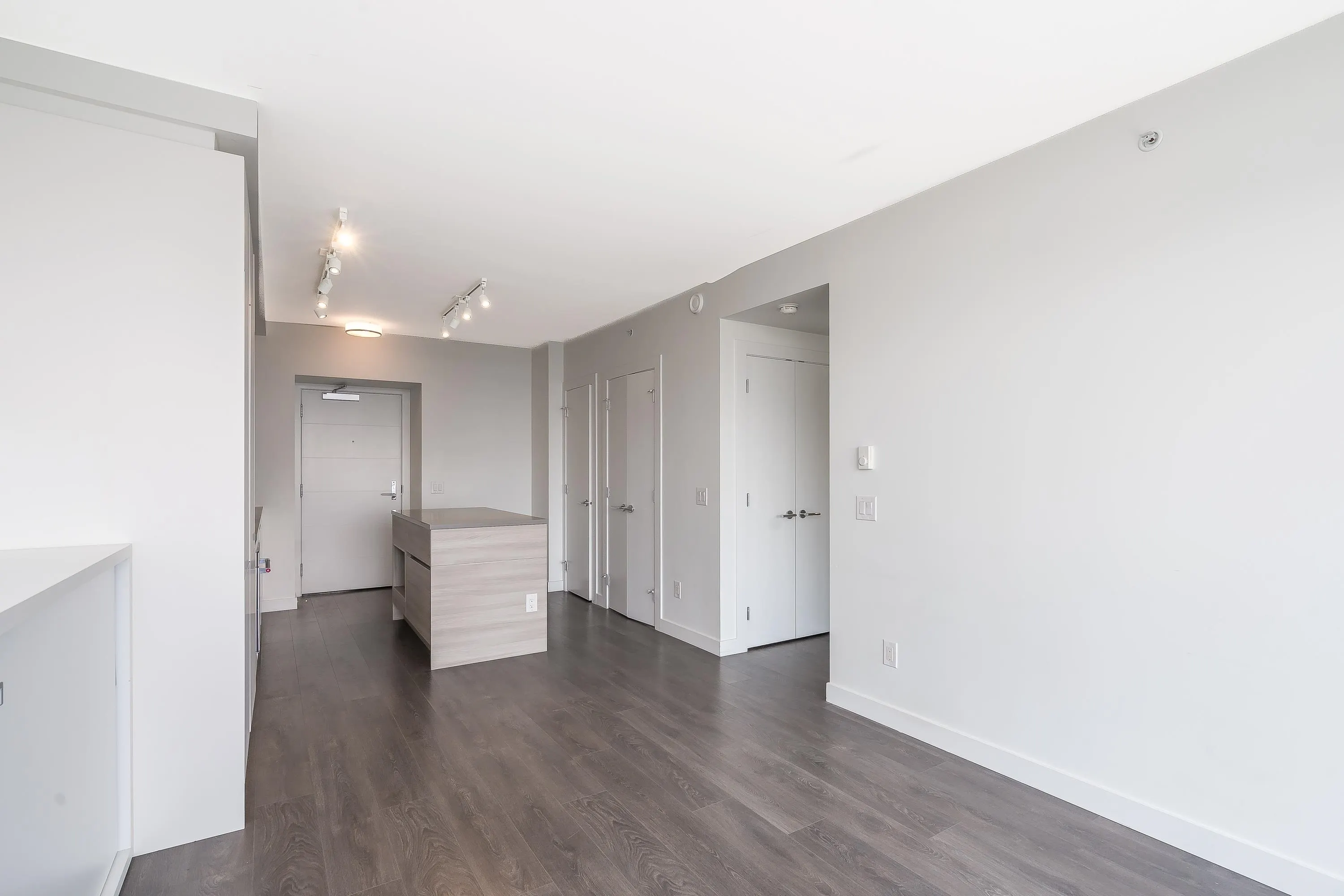 1405 657 Whiting Way