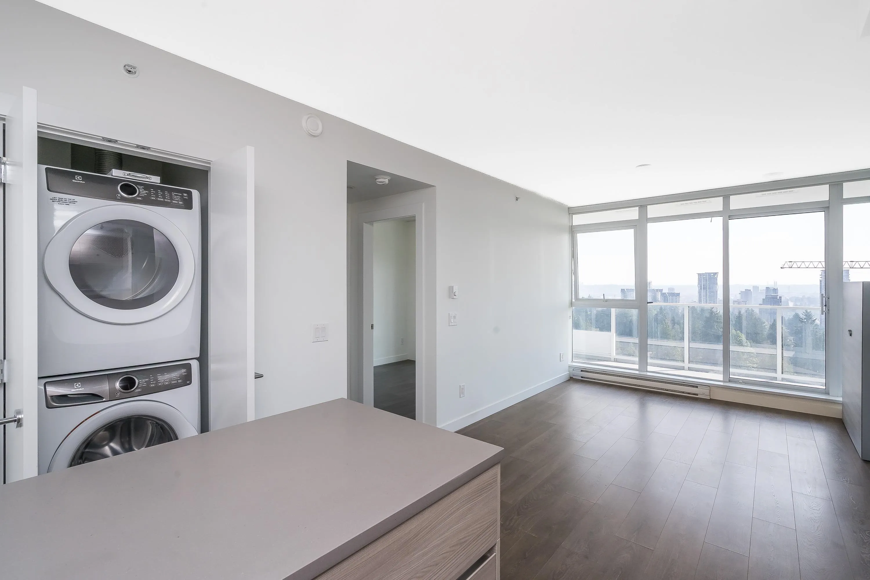 1405 657 Whiting Way