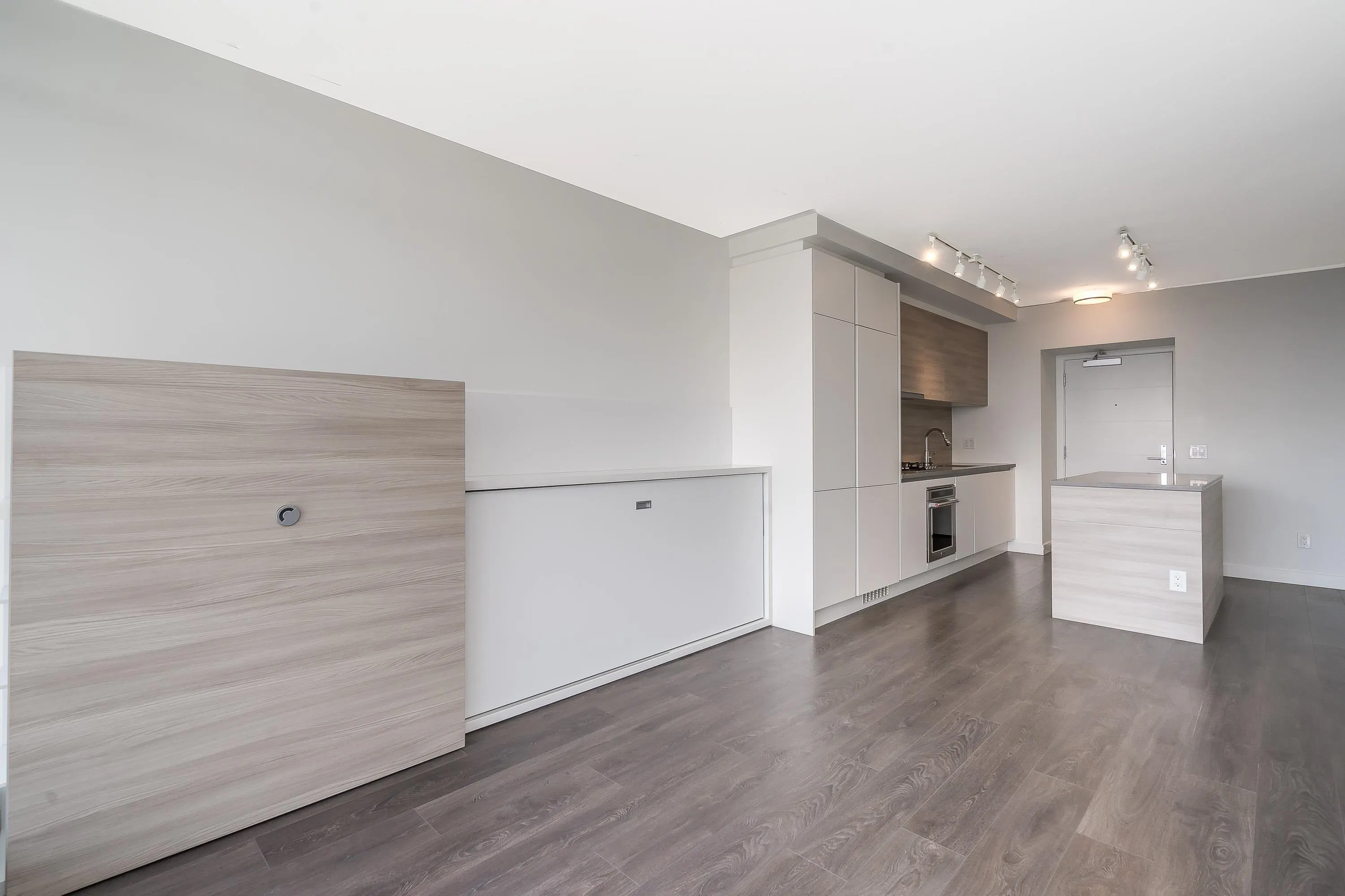 1405 657 Whiting Way