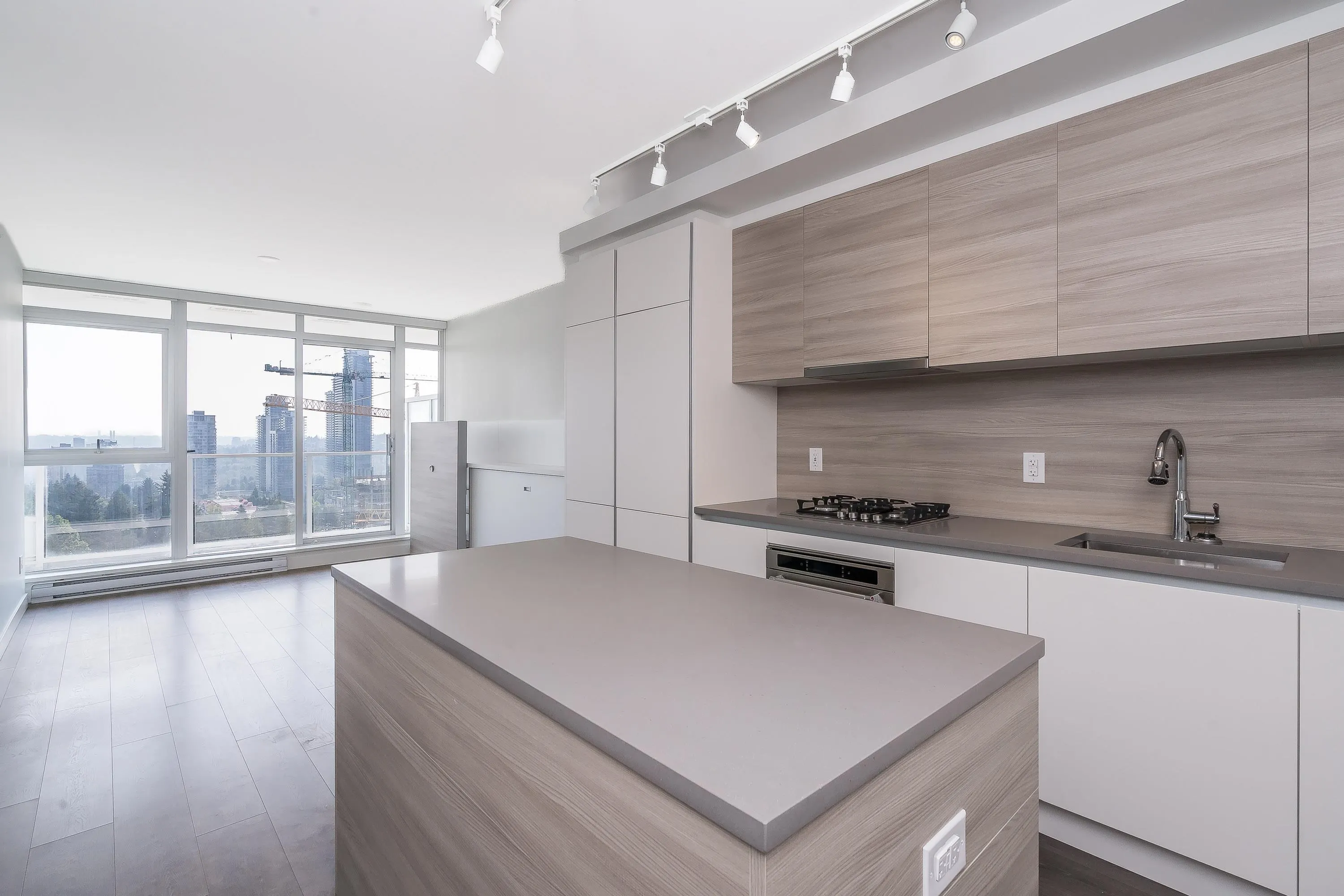 1405 657 Whiting Way