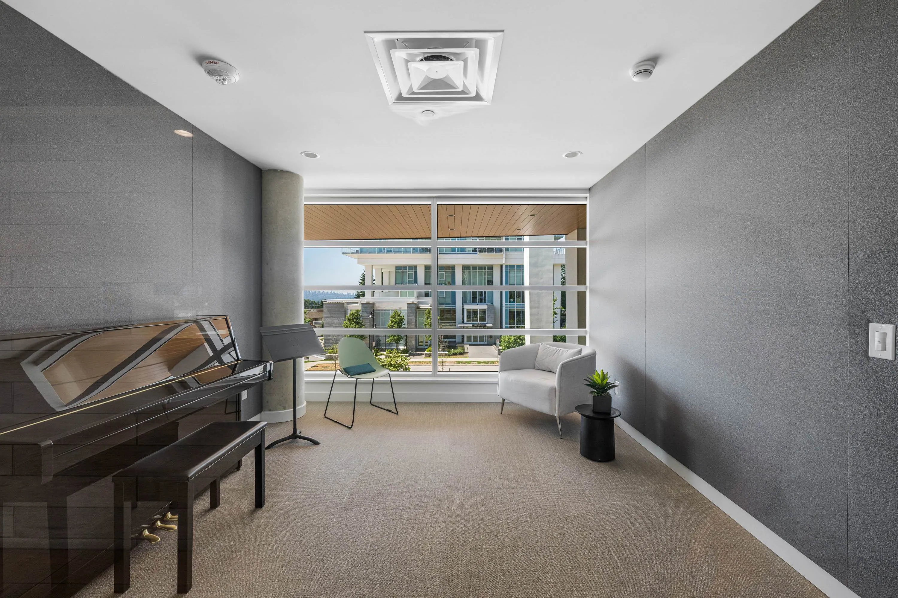 1405 657 Whiting Way