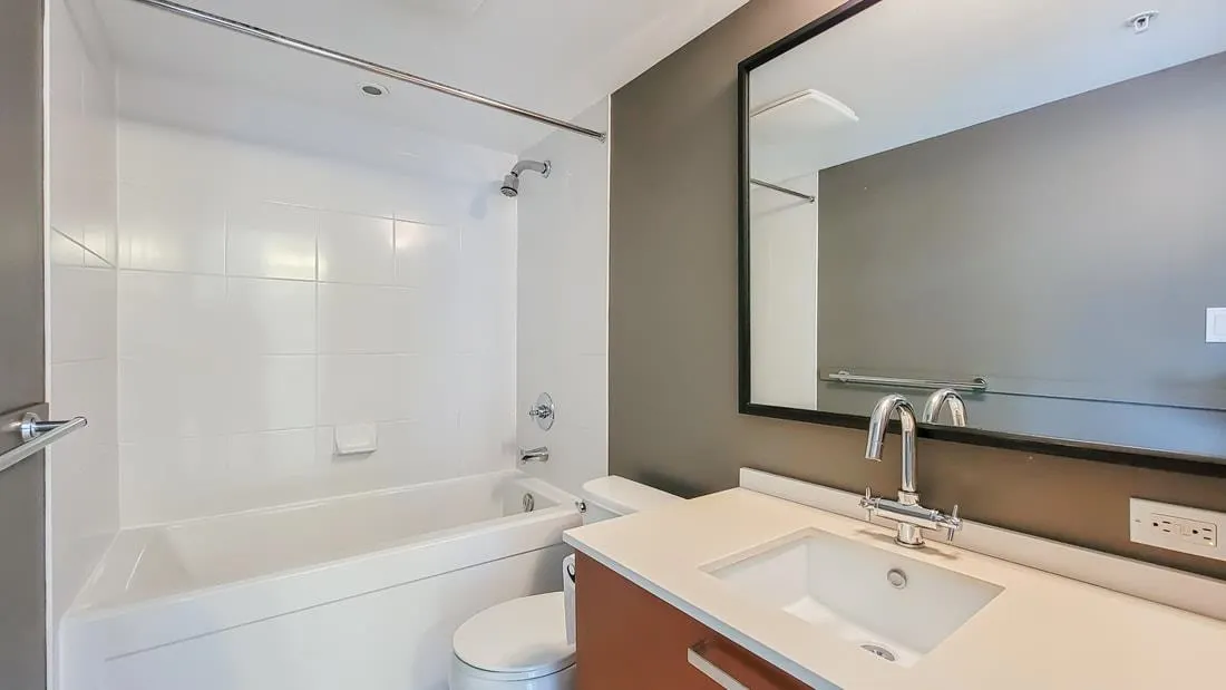 804 1255 Seymour Street