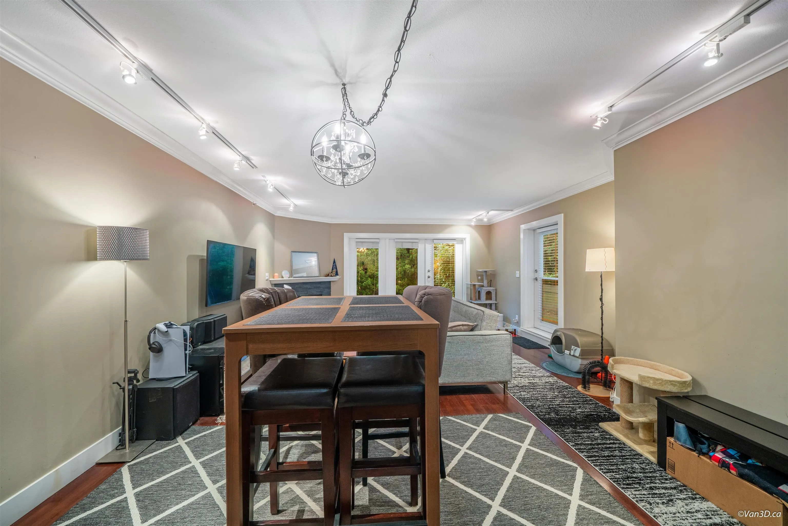 103 3186 Camosun Street