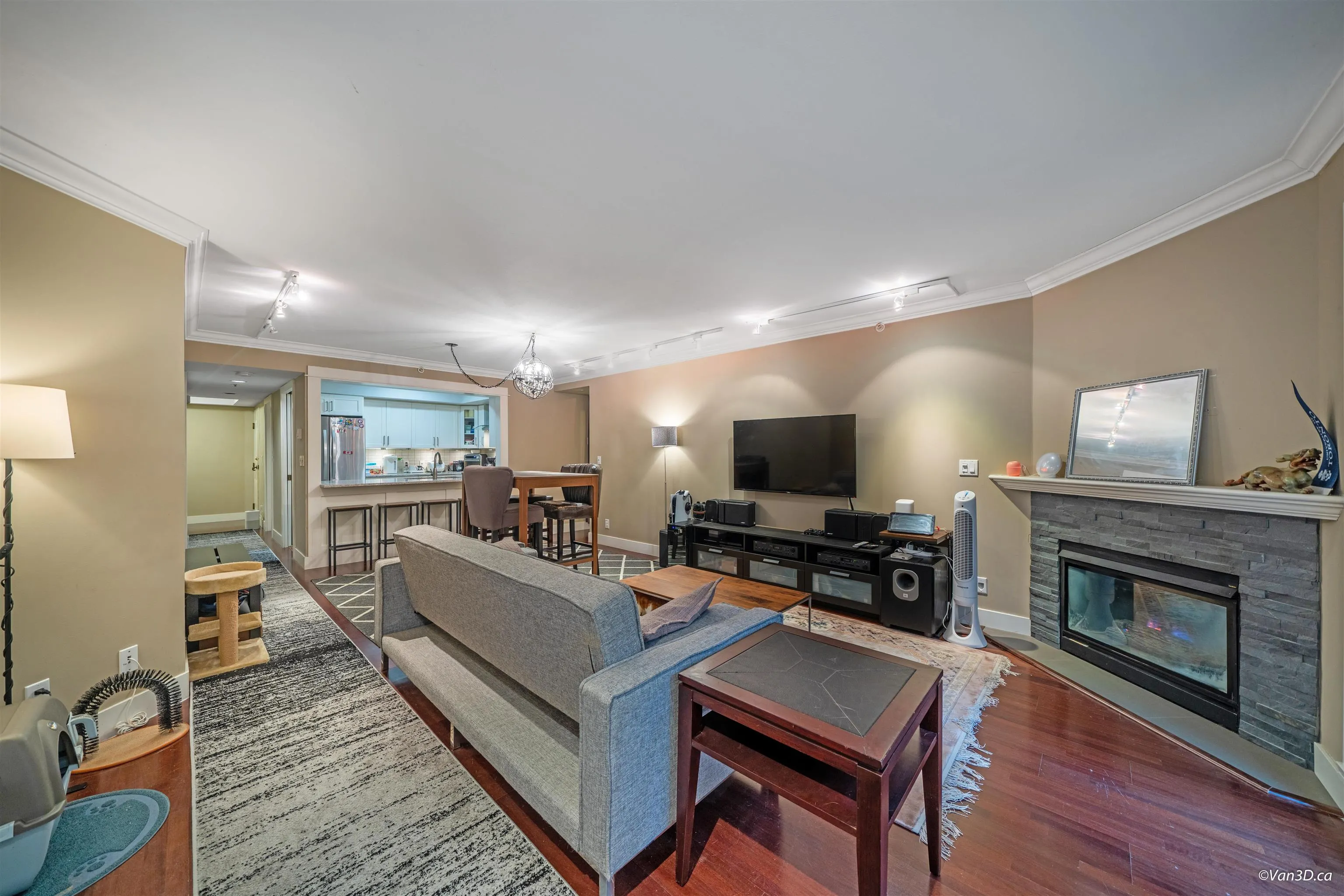 103 3189 Camosun Street