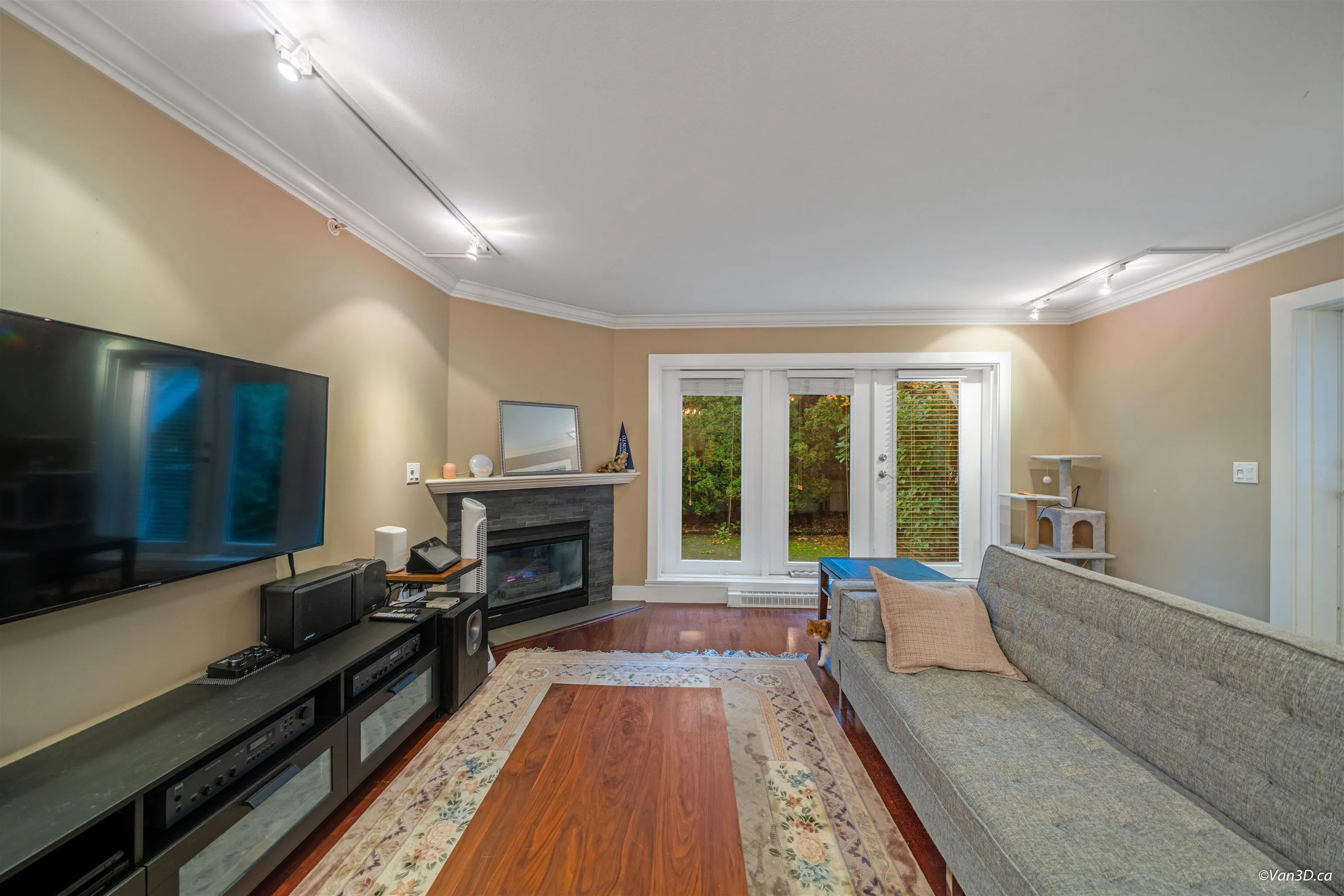 103 3189 Camosun Street