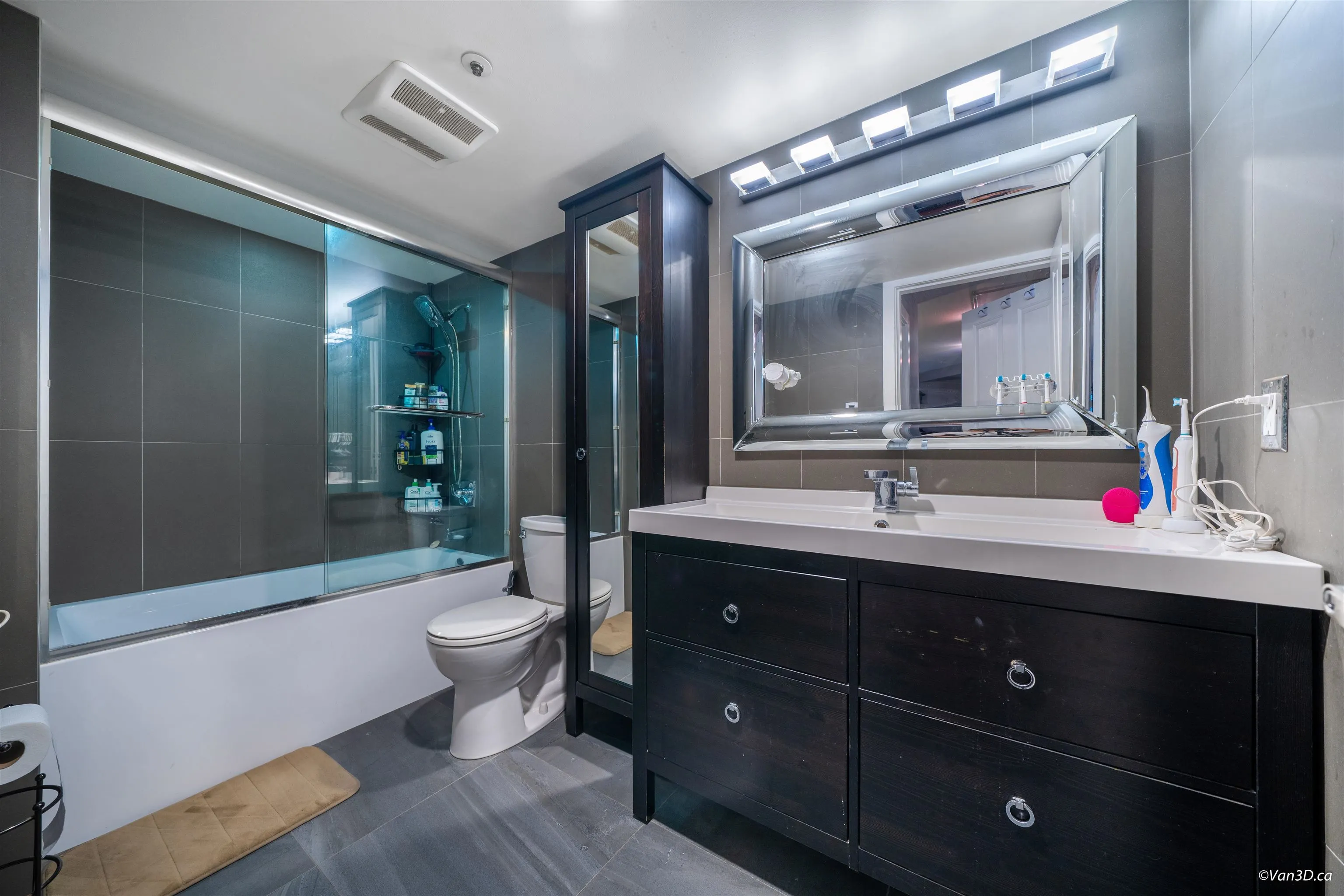 103 3189 Camosun Street