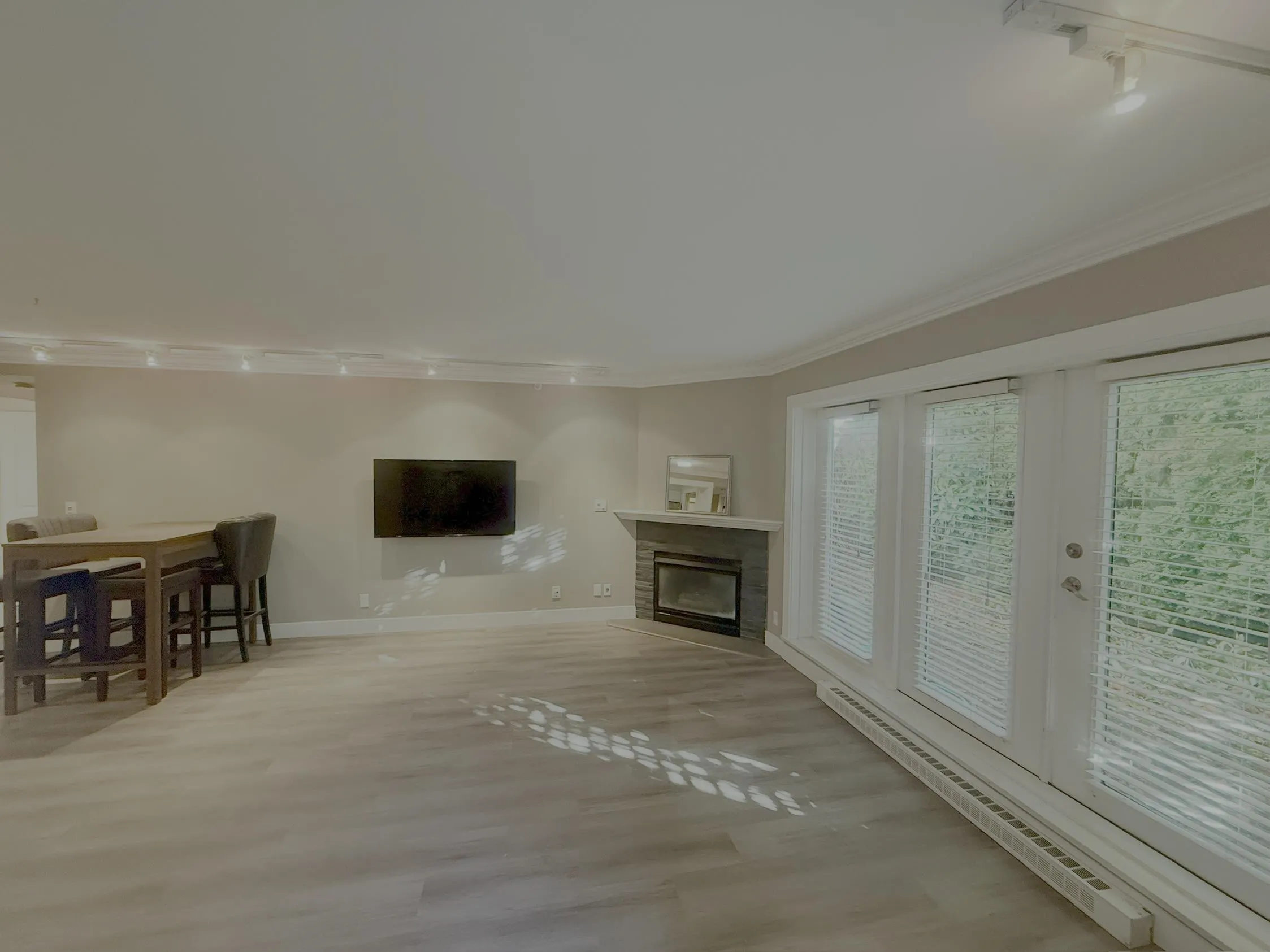 103 3189 Camosun Street