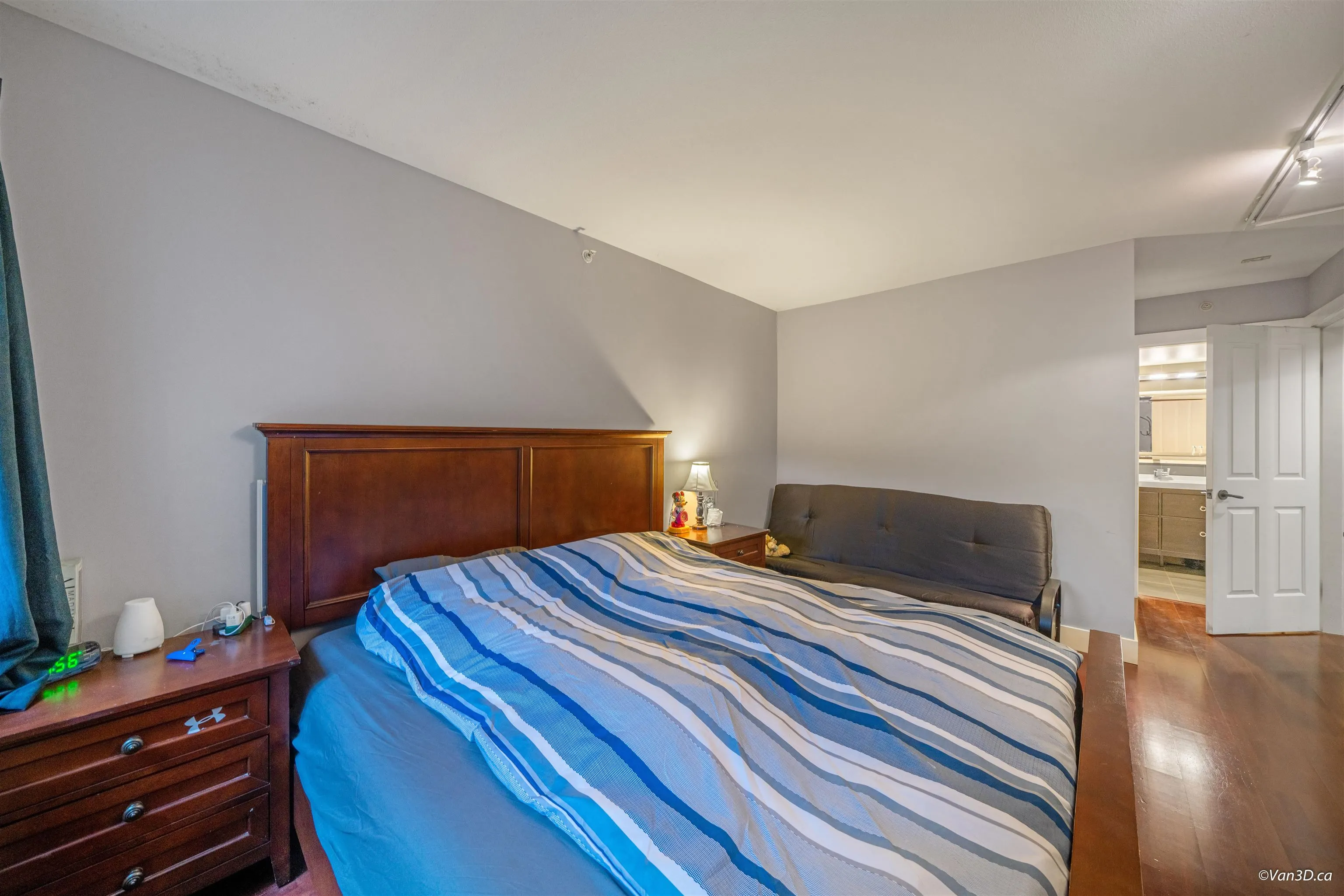 103 3186 Camosun Street