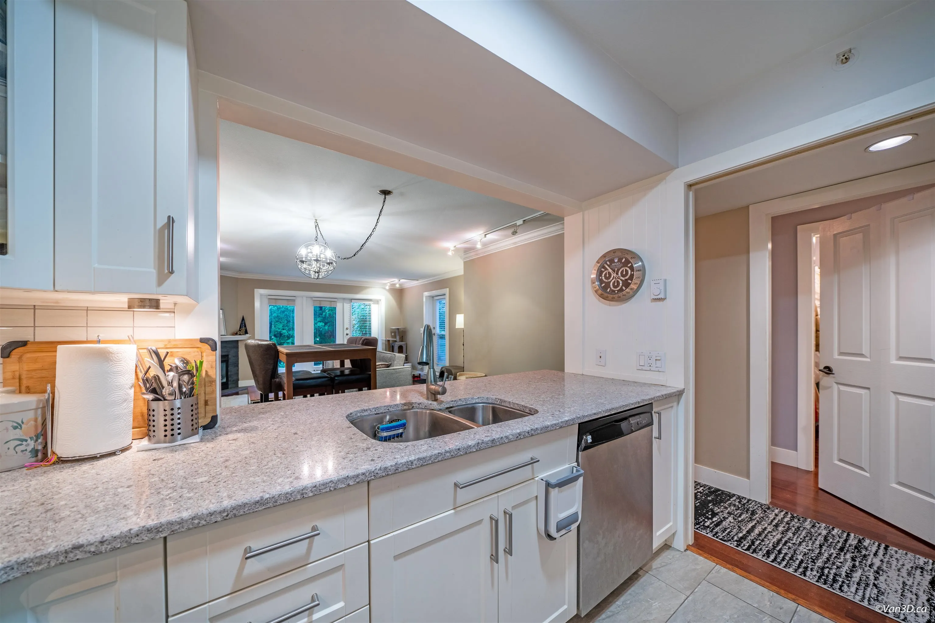 103 3186 Camosun Street