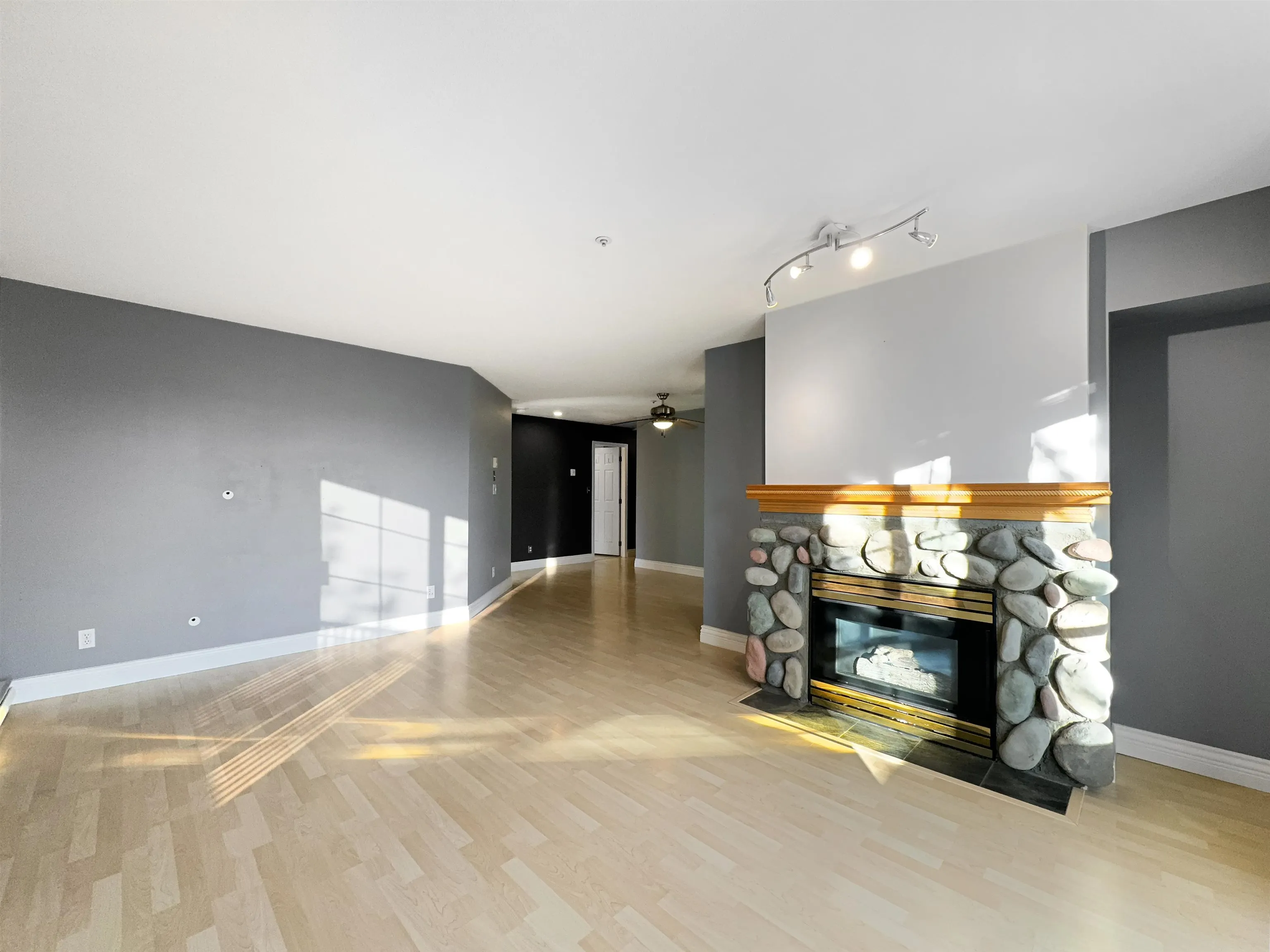 2xx 295 Schoolhouse Street