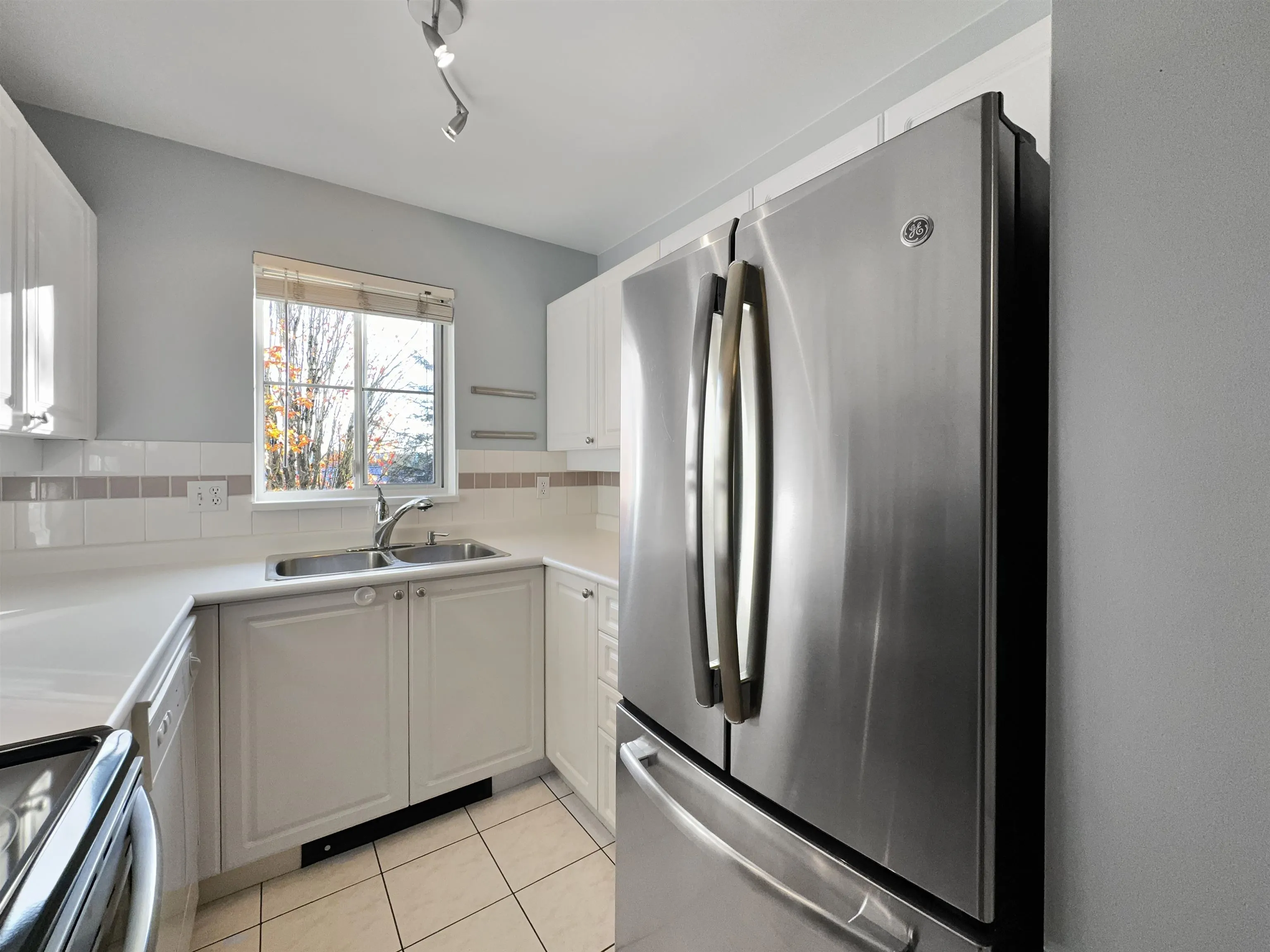 2xx 295 Schoolhouse Street