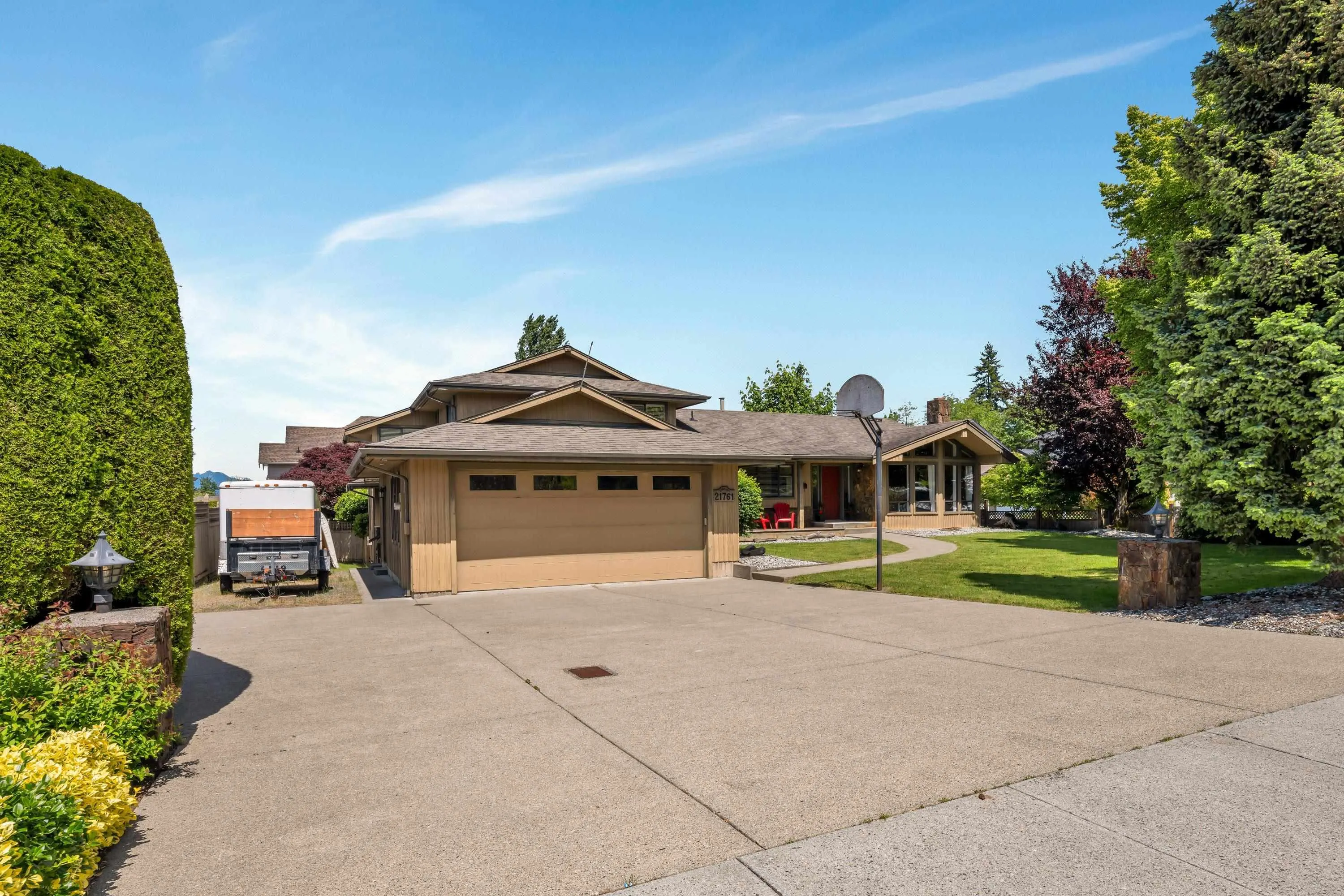 21761 49a Avenue
