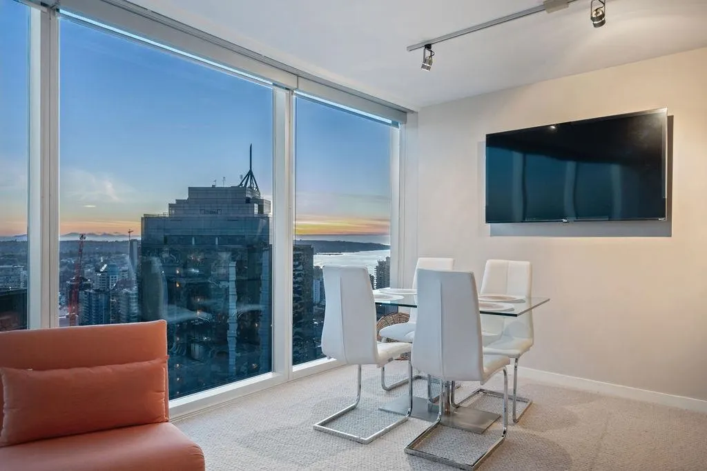 3206 938 Nelson Street