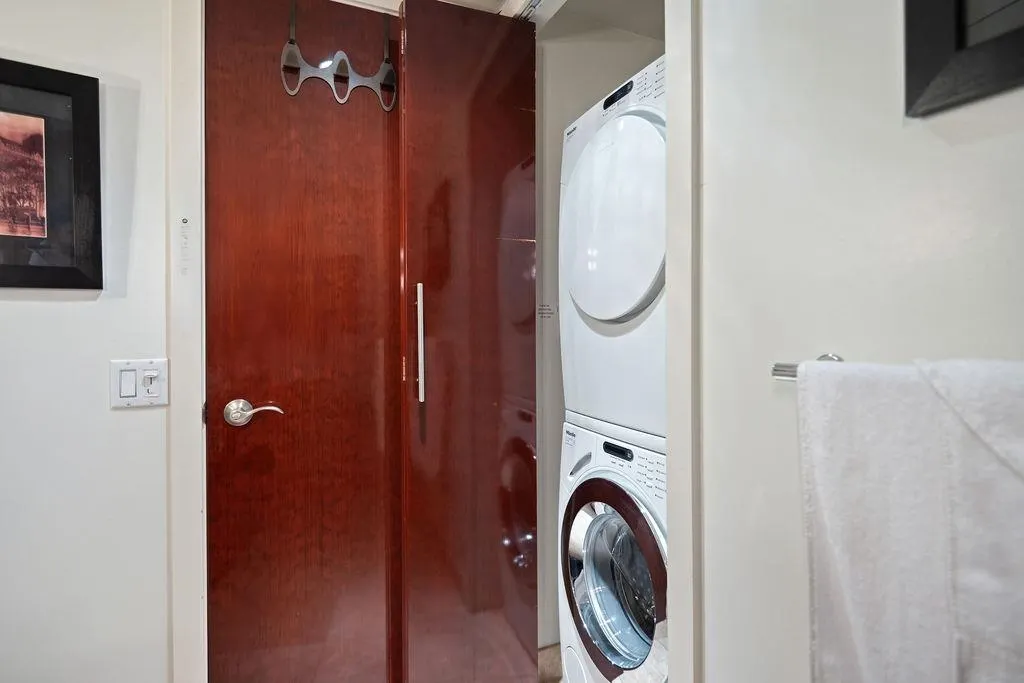 3206 938 Nelson Street