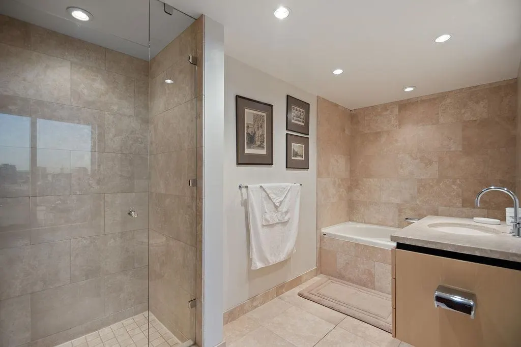 3206 938 Nelson Street