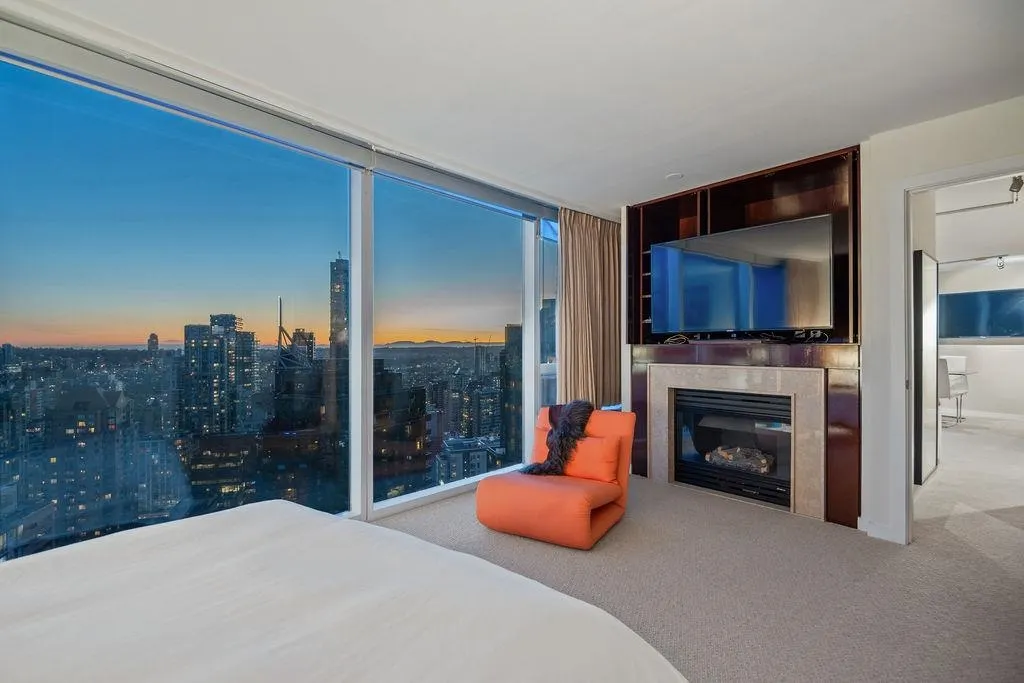 3206 938 Nelson Street