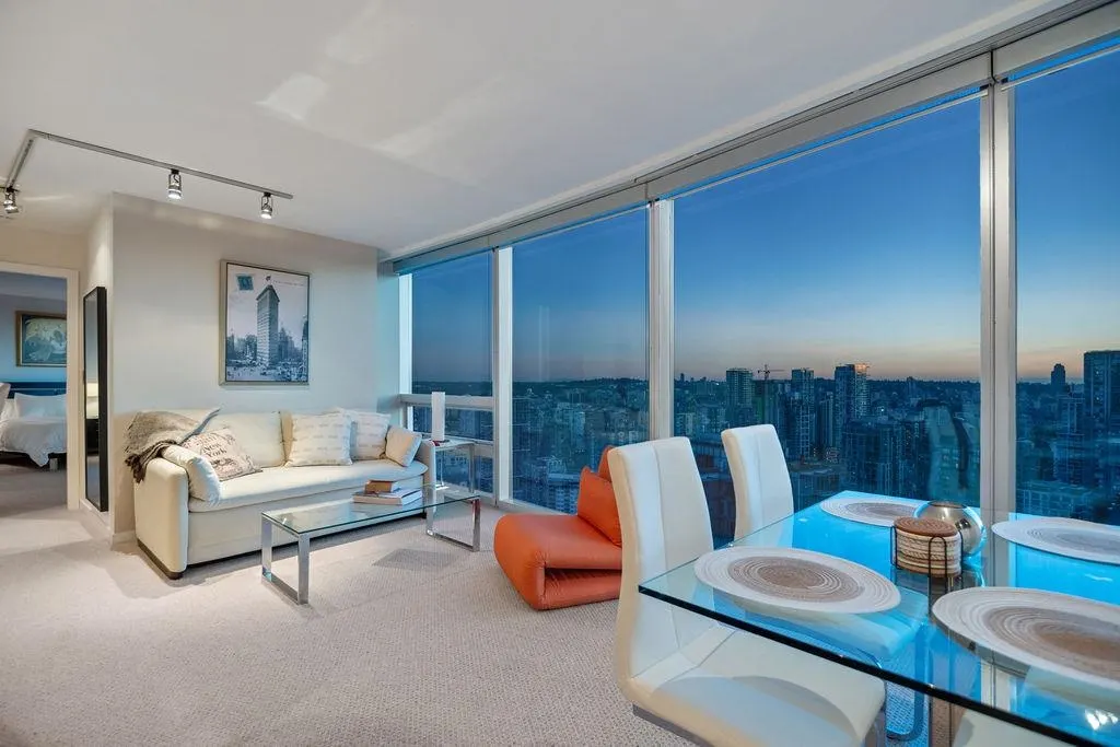 3206 938 Nelson Street