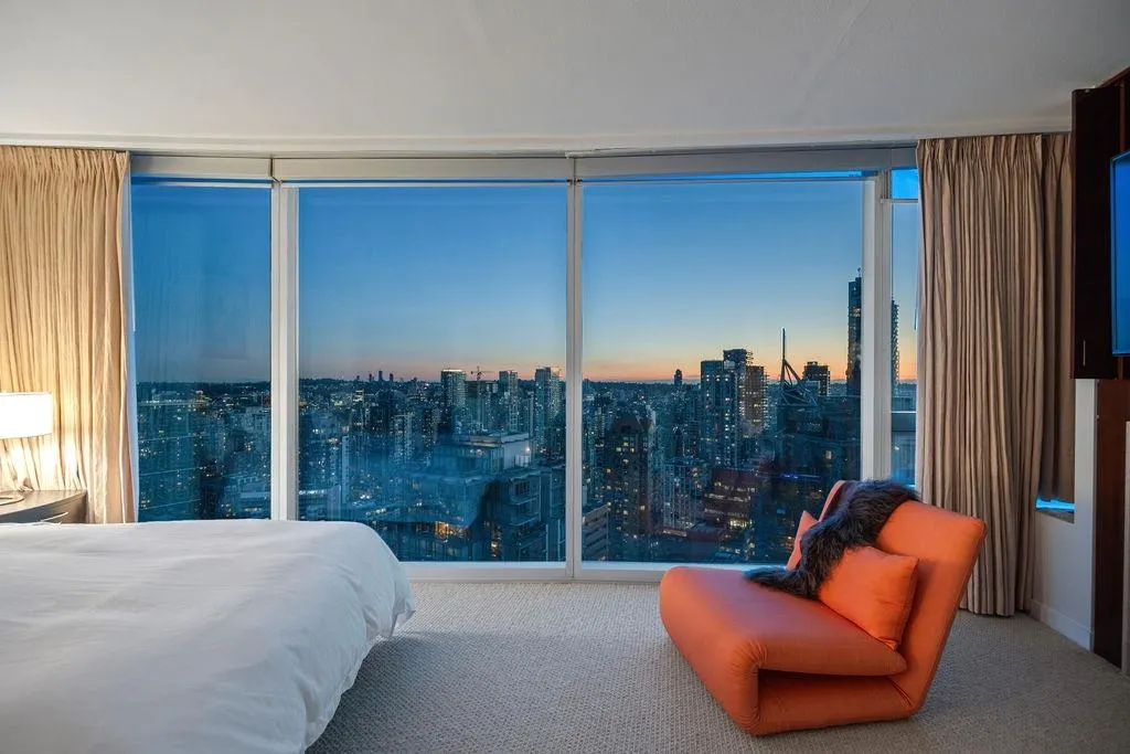 3206 938 Nelson Street