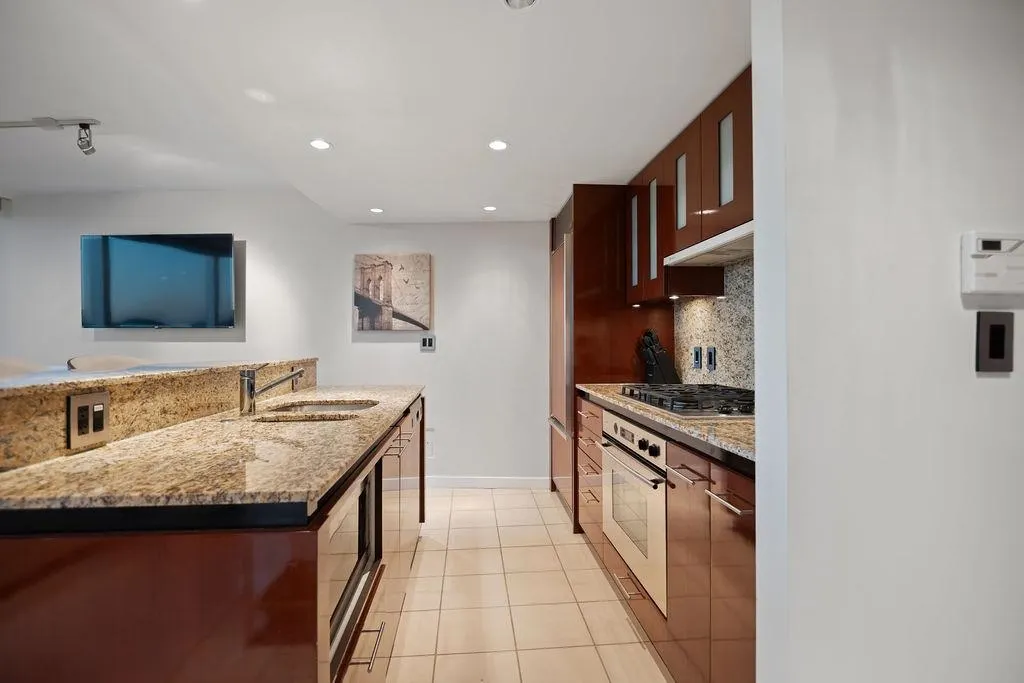 3206 938 Nelson Street