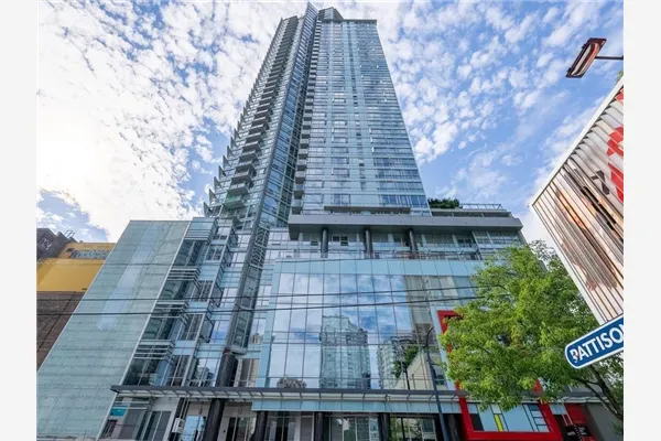 3309 833 Seymour Street