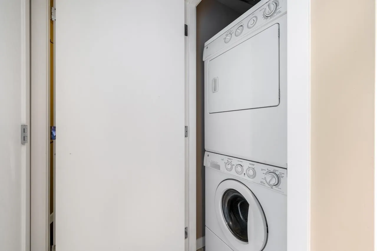 3309 833 Seymour Street