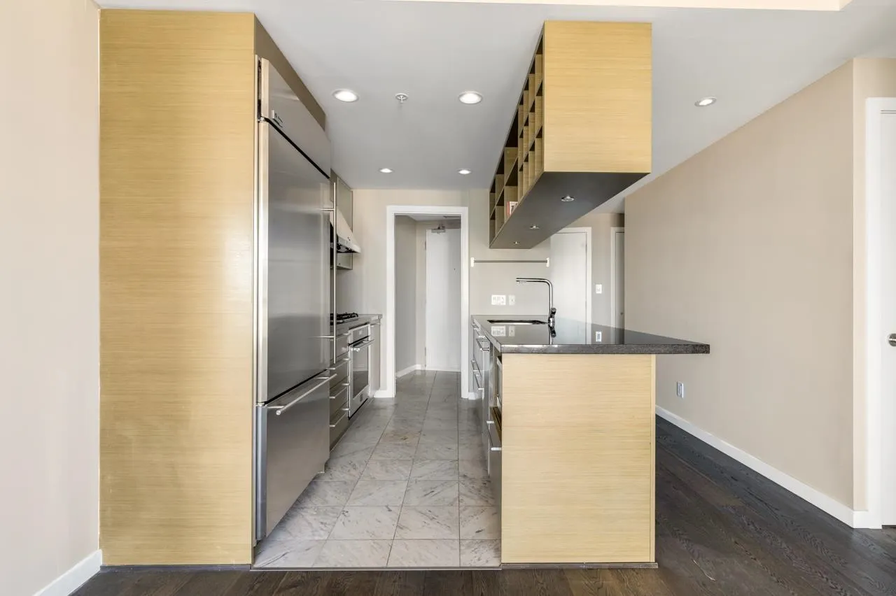 3309 833 Seymour Street