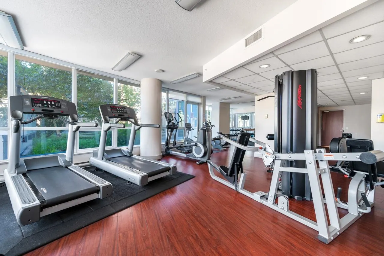 3309 833 Seymour Street