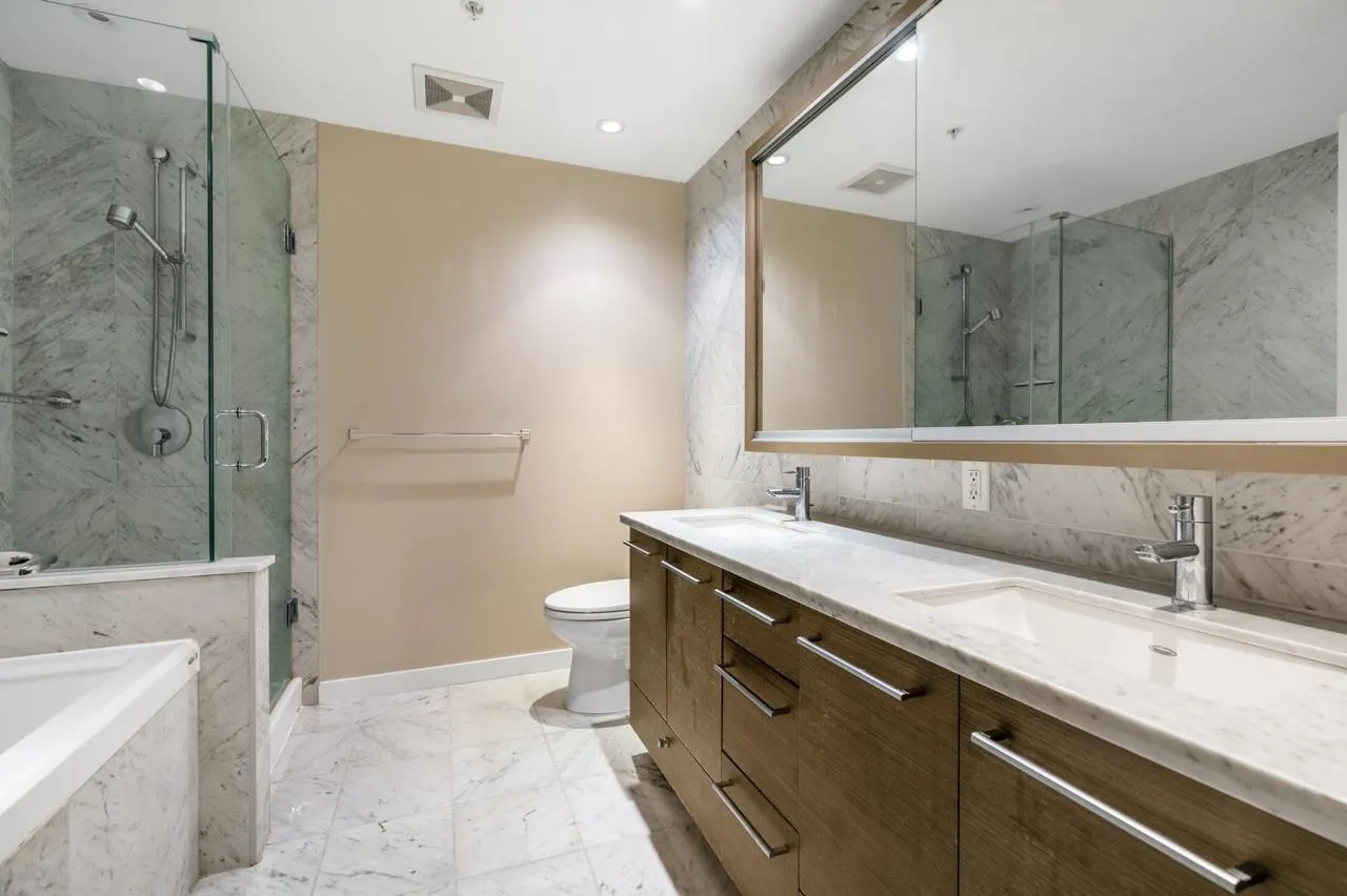 3309 833 Seymour Street