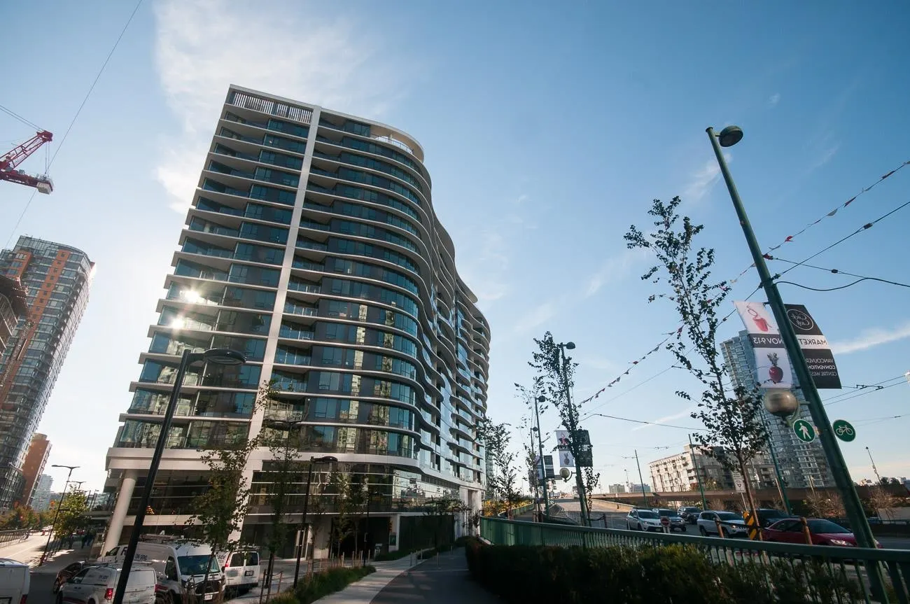 1611 68 Smithe Street