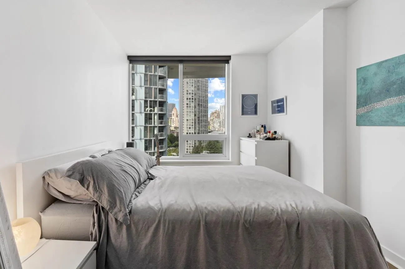 1611 68 Smithe Street