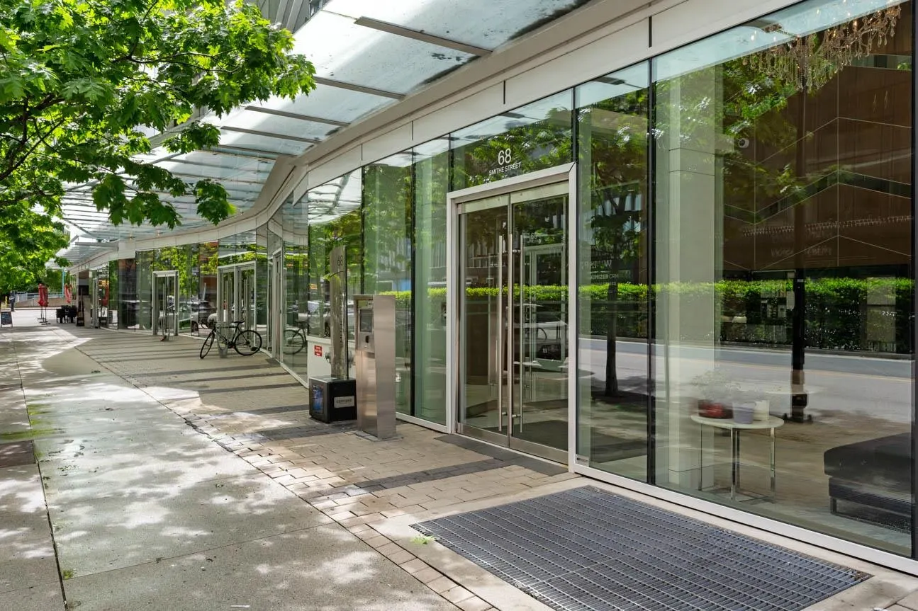 1611 68 Smithe Street