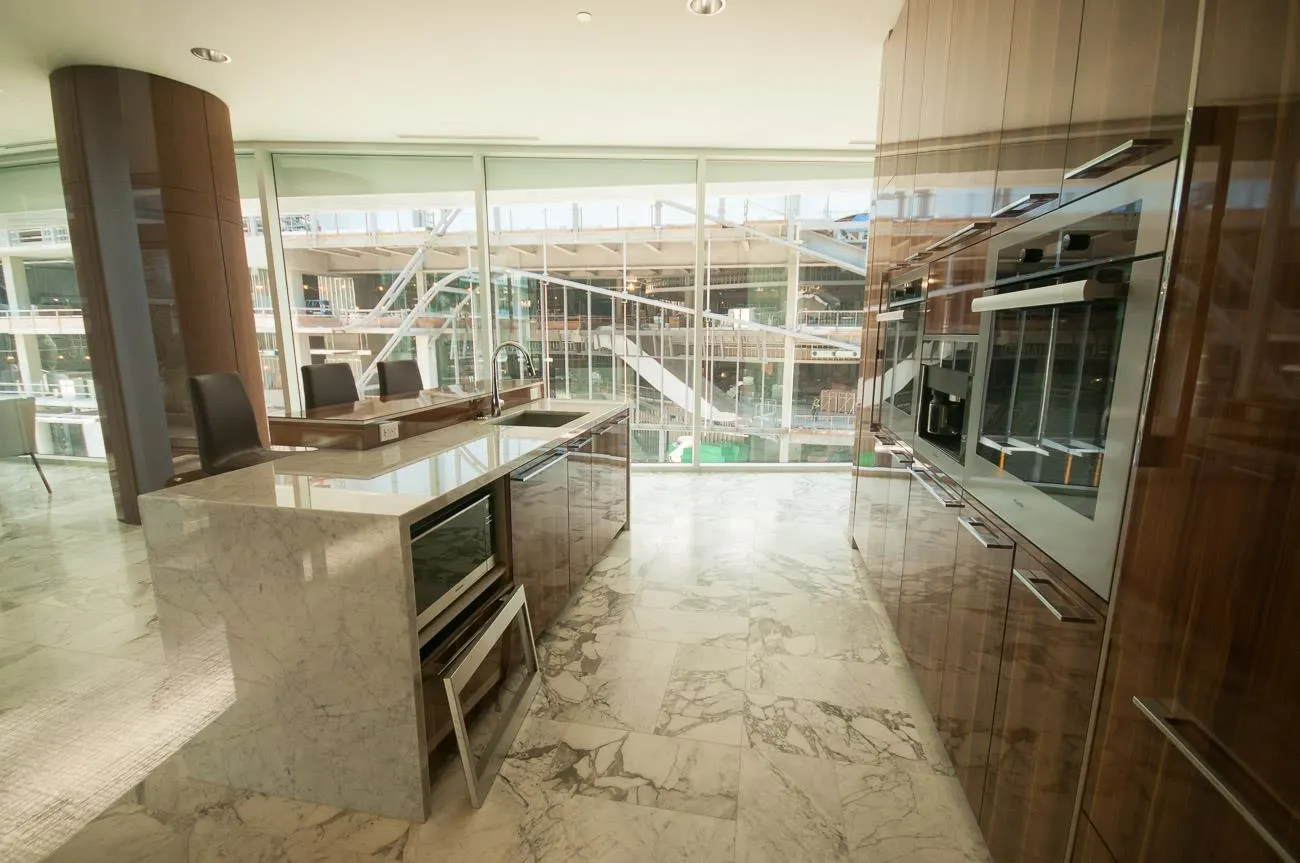 1611 68 Smithe Street