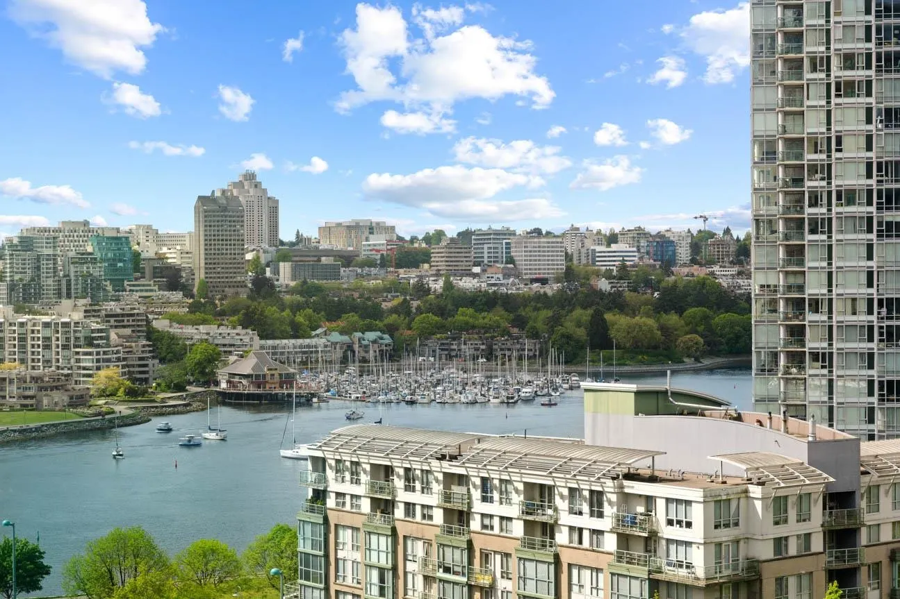 1611 68 Smithe Street